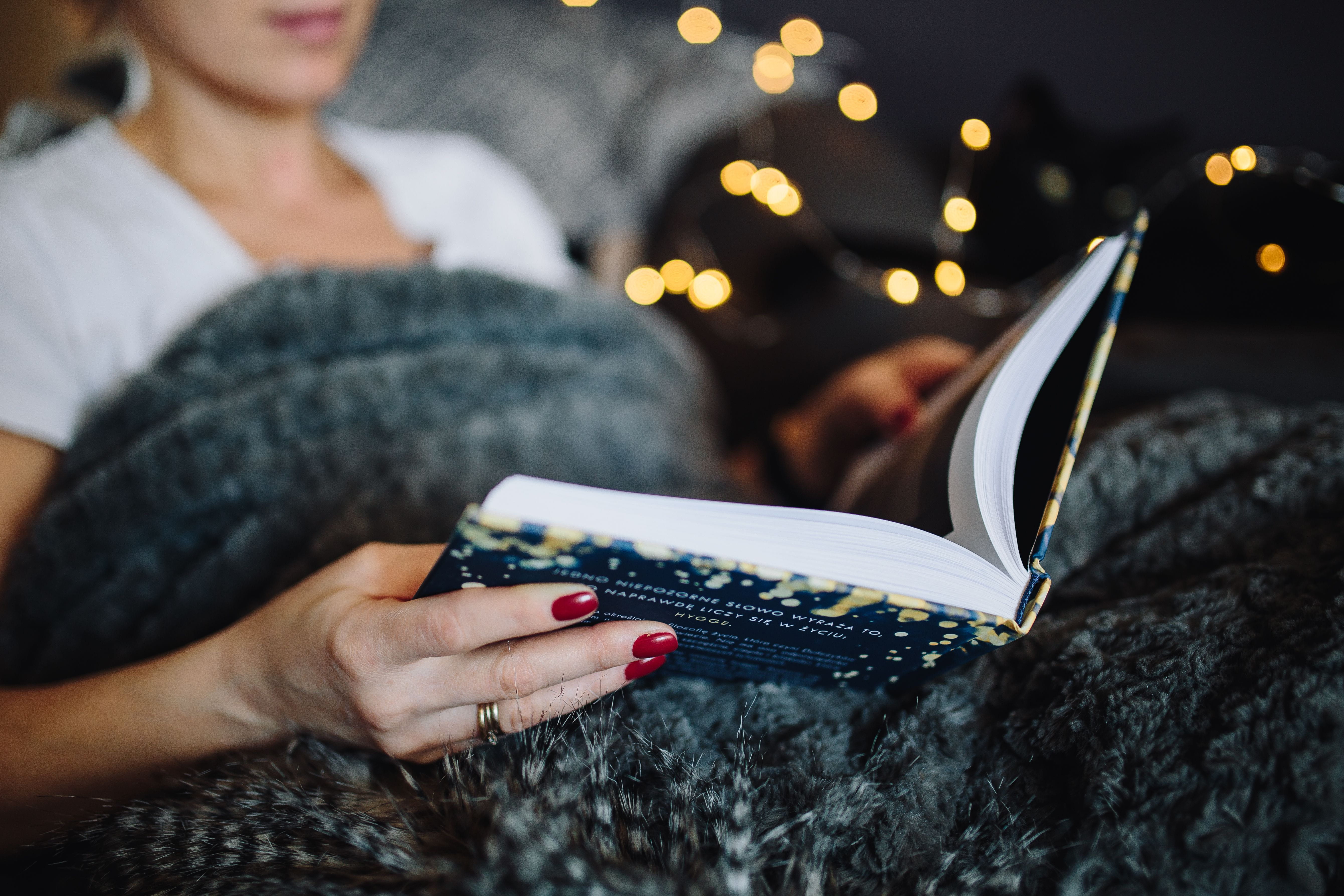 holiday - event, Hygge, caucasian Ethnicity, living Room, lifestyles, cosy, cozy, focus on foreground, fairy lights, hand, home, christmas tree, adult, HD Wallpaper