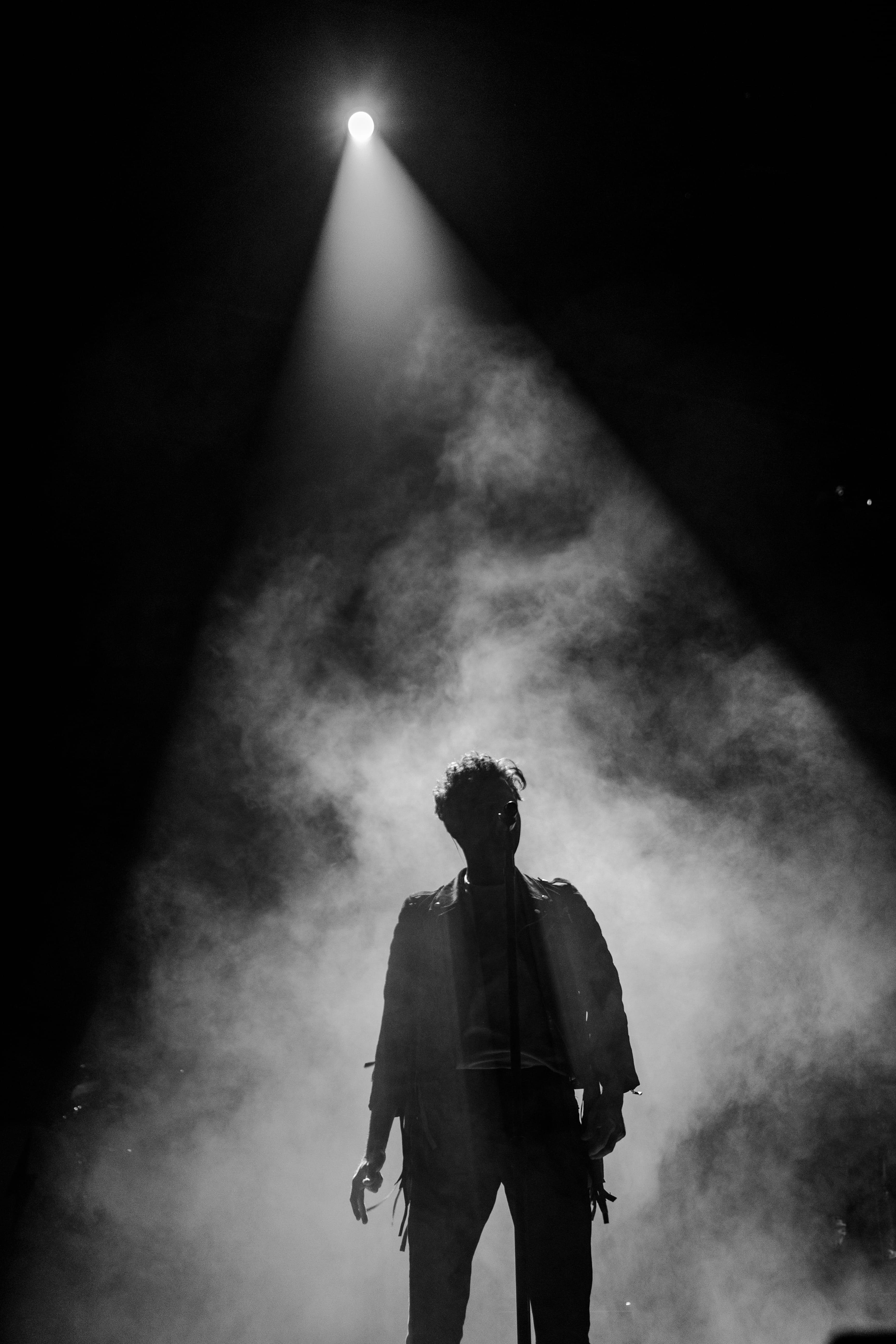 singing, sing, real people, young adult, event, leisure activity, guy, three quarter length, one person, entertainer, low angle view, silhoutte, 5K, illuminated, Phone HD Wallpaper