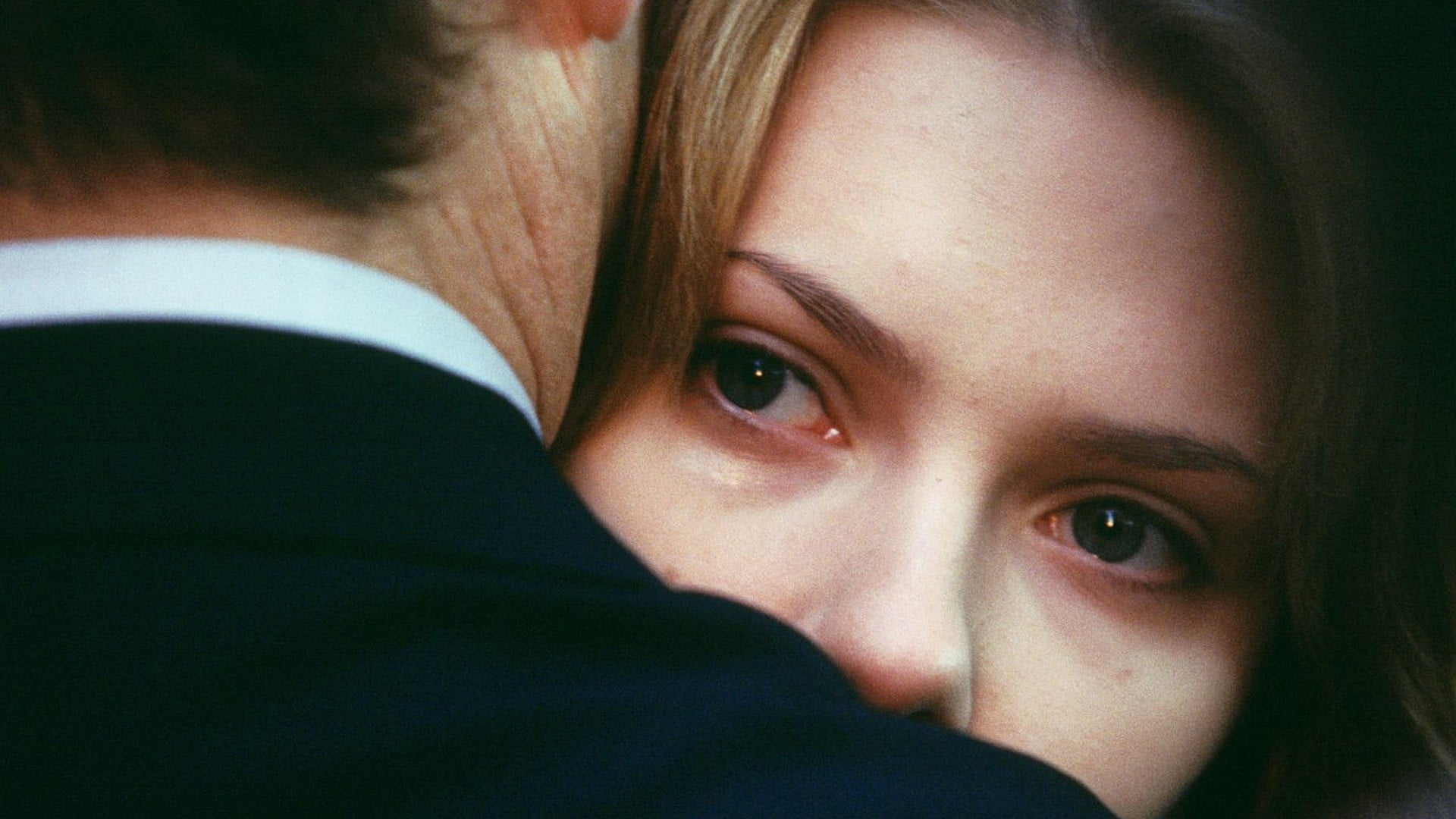 couple - relationship, women, childhood, two people, emotion, headshot, care, wife, 1080P, woman, portrait, movies, eyes, close-up, people, Scarlett Johansson, HD Wallpaper