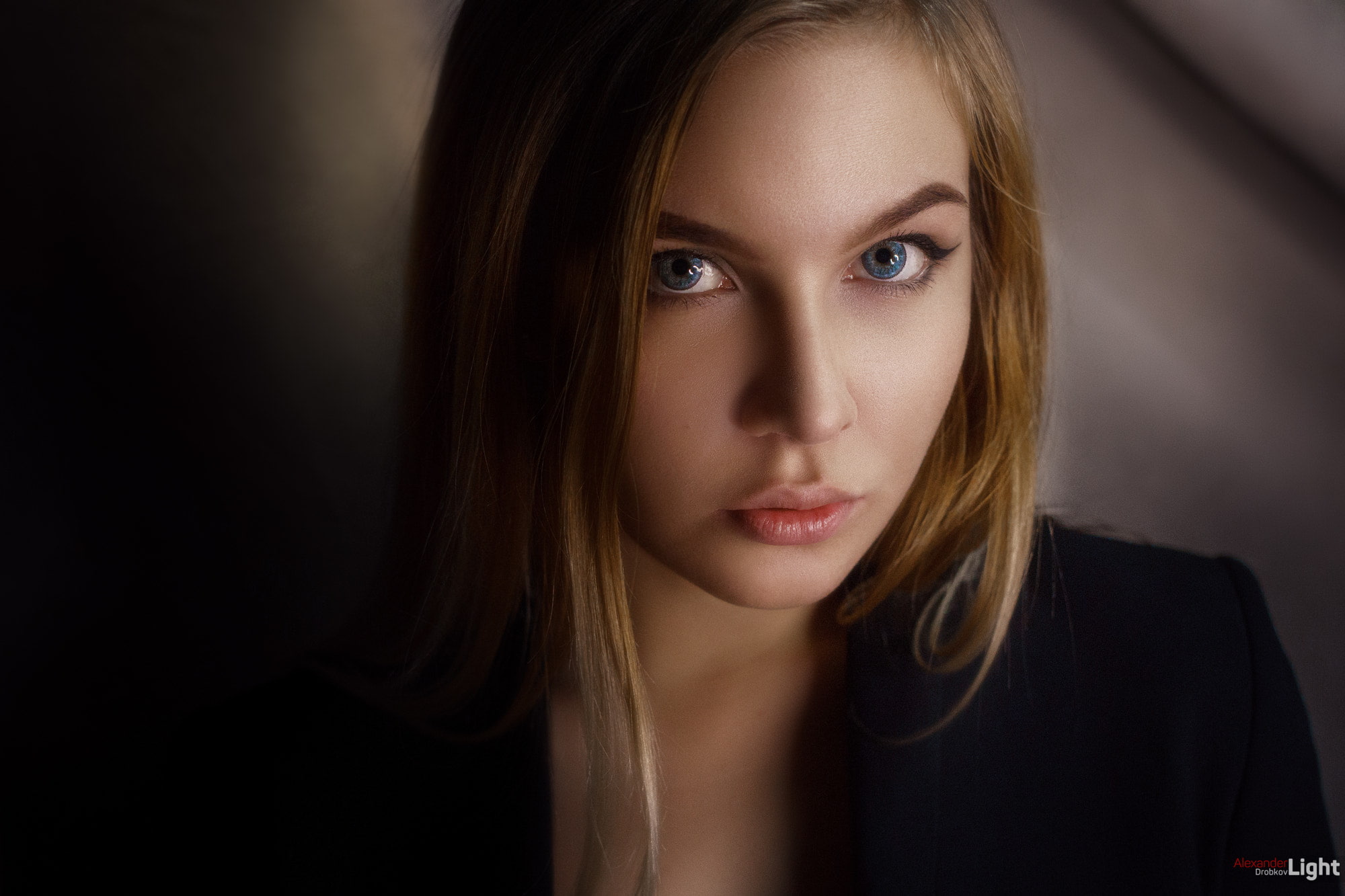looking at camera, hairstyle, copy space, Alexander Drobkov, brown hair, human face, blonde, beautiful people, depression - sadness, close-up, black background, HD Wallpaper