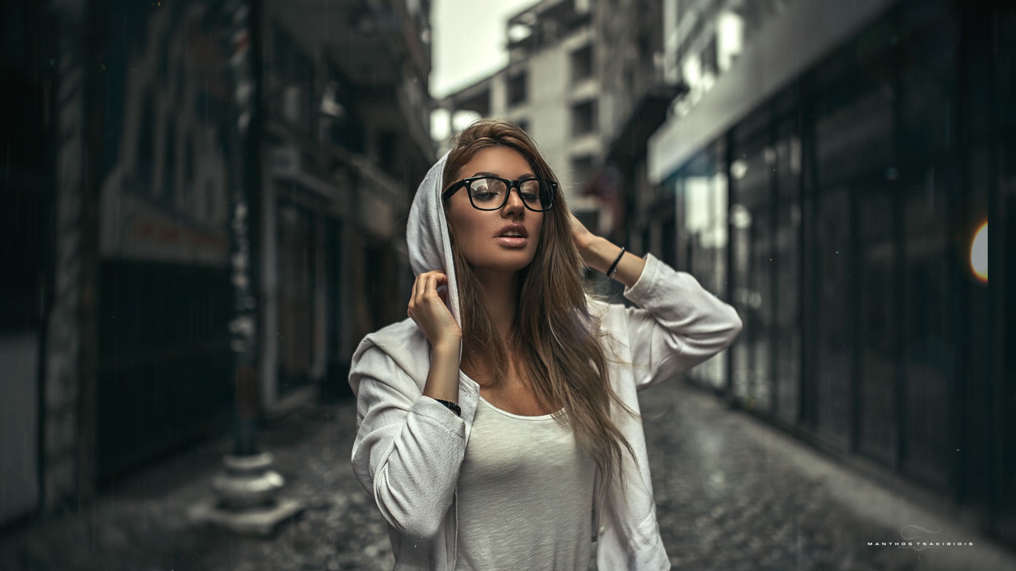 beauty, standing, contemplation, 1080P, women with glasses, city, lifestyles, outdoors, street, women, Manthos Tsakiridis, depth of field, hoods, beautiful woman, HD Wallpaper
