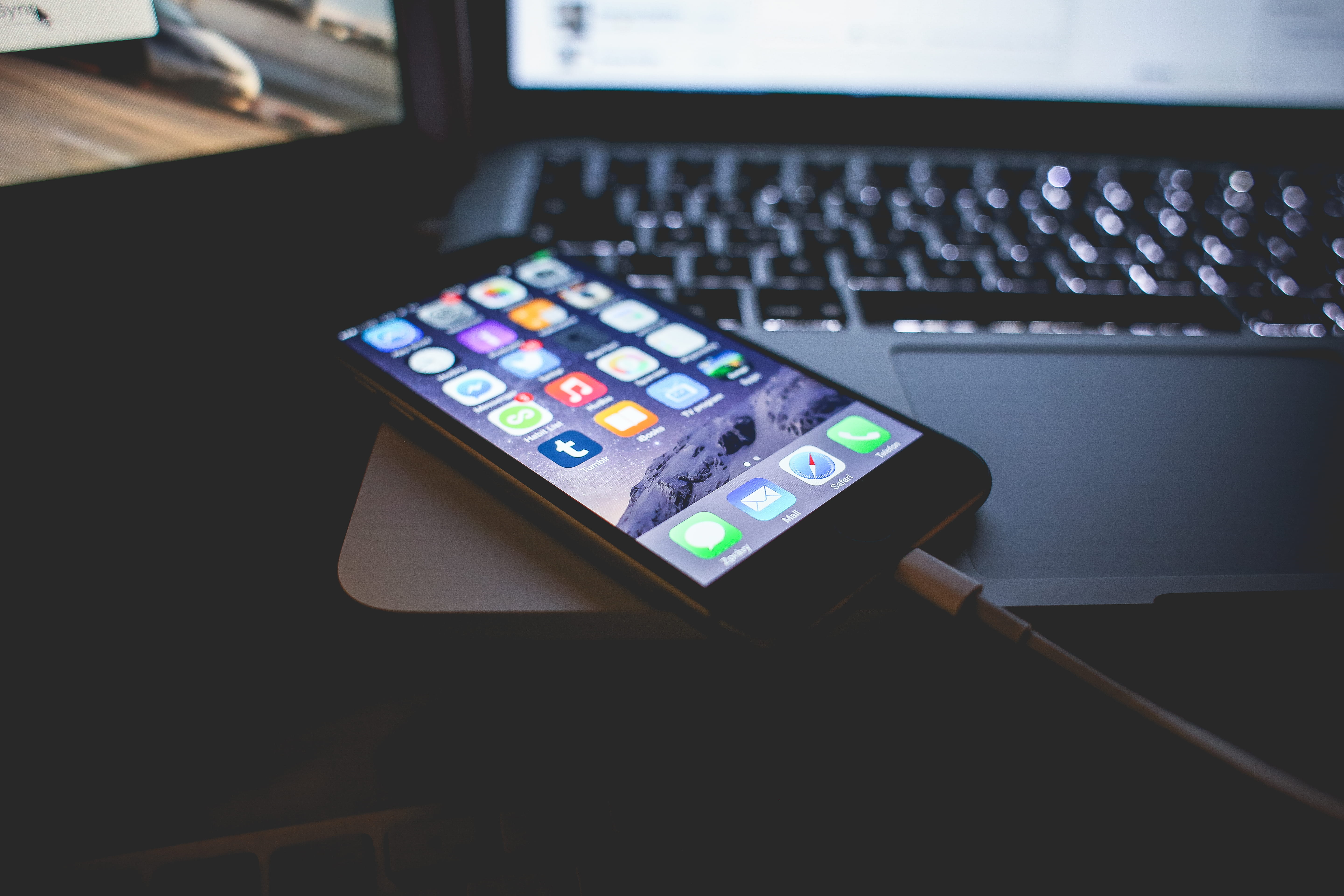 iTunes, internet, connection, computer equipment, computer, digital tablet, screen, macbook, communication, technology, high angle view, table, Connected, HD Wallpaper
