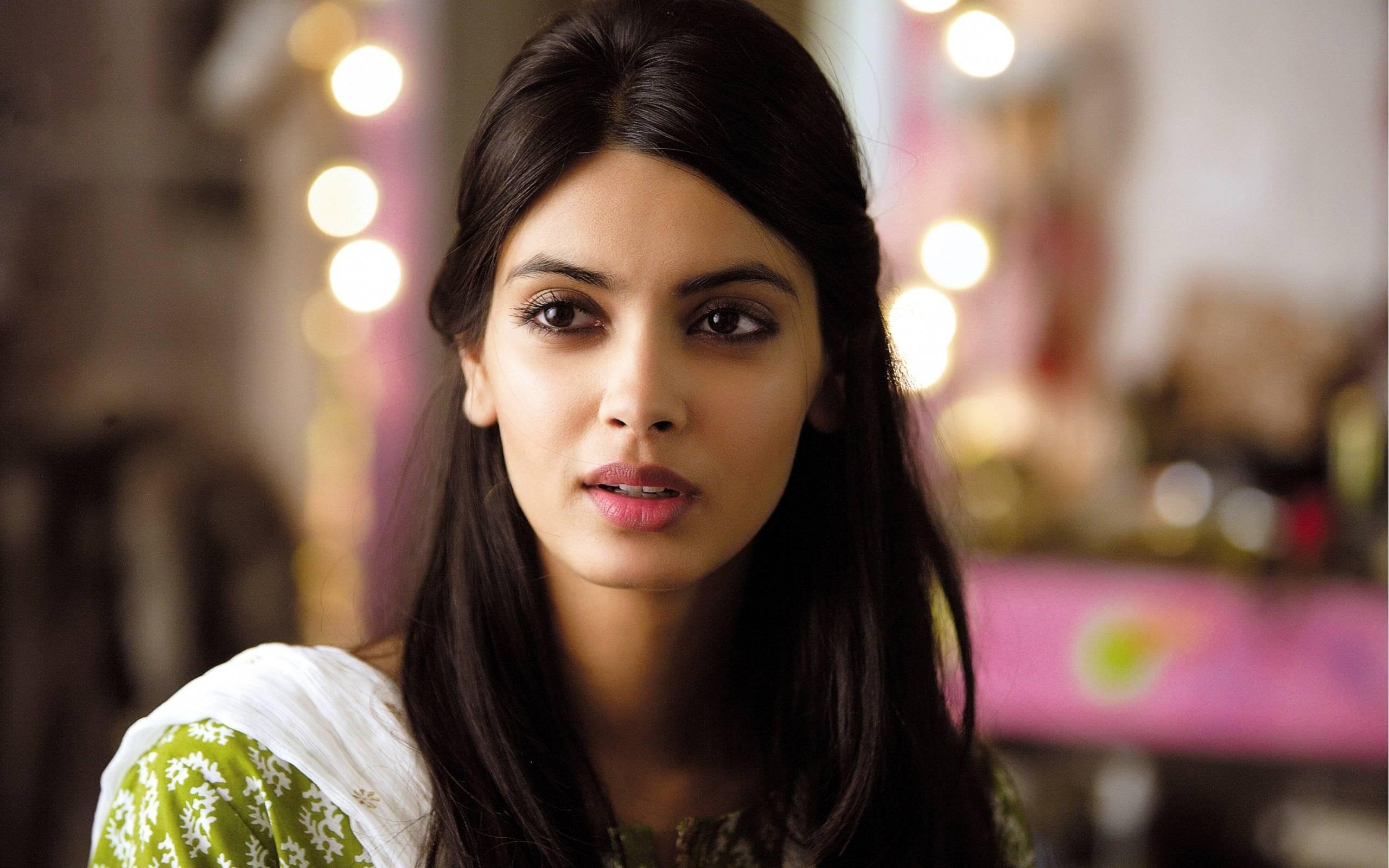 beauty, lifestyles, portrait, beautiful woman, front view, desi girls, long hair, young women, looking at camera, focus on foreground, young adult, 2K, HD Wallpaper