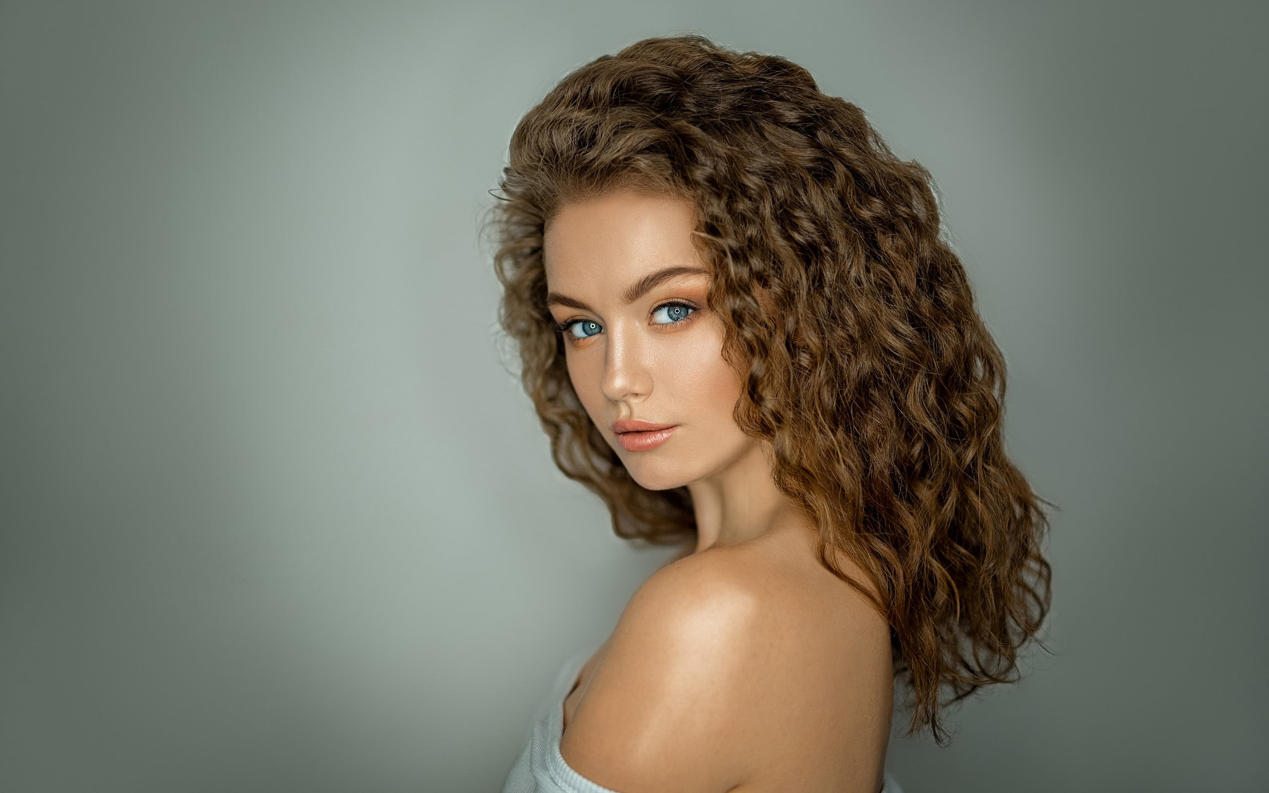 hair, one person, blue eyes, young adult, hairstyle, simple background, face, fashion, teenager, beautiful woman, long hair, bare shoulders, gray background, HD Wallpaper
