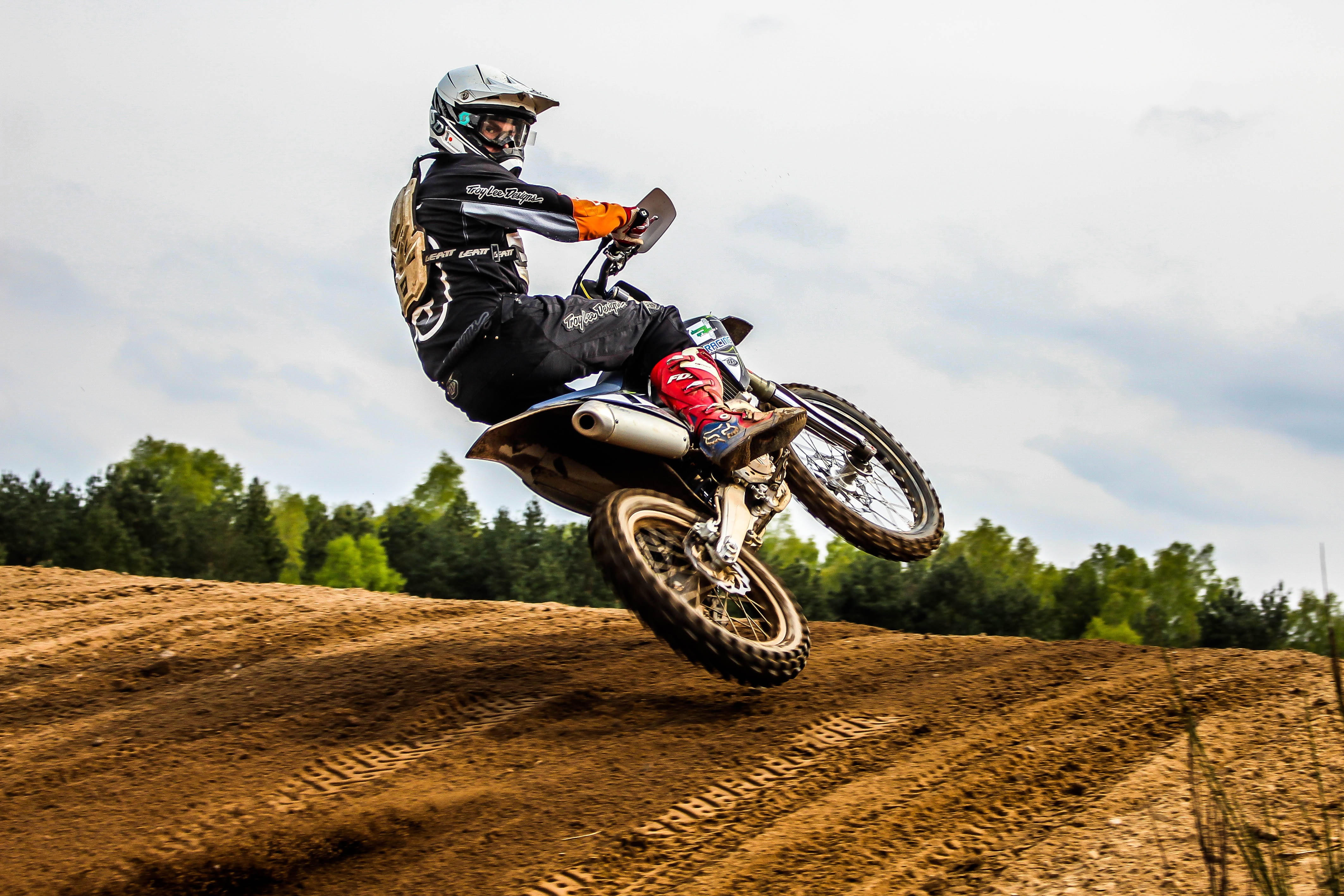 skill, crash helmet, motorcycle, speed, one person, outdoors, motor, daring, dirt road, dirty, mode of transportation, 4K, bike, terrain, fast, helmet, HD Wallpaper