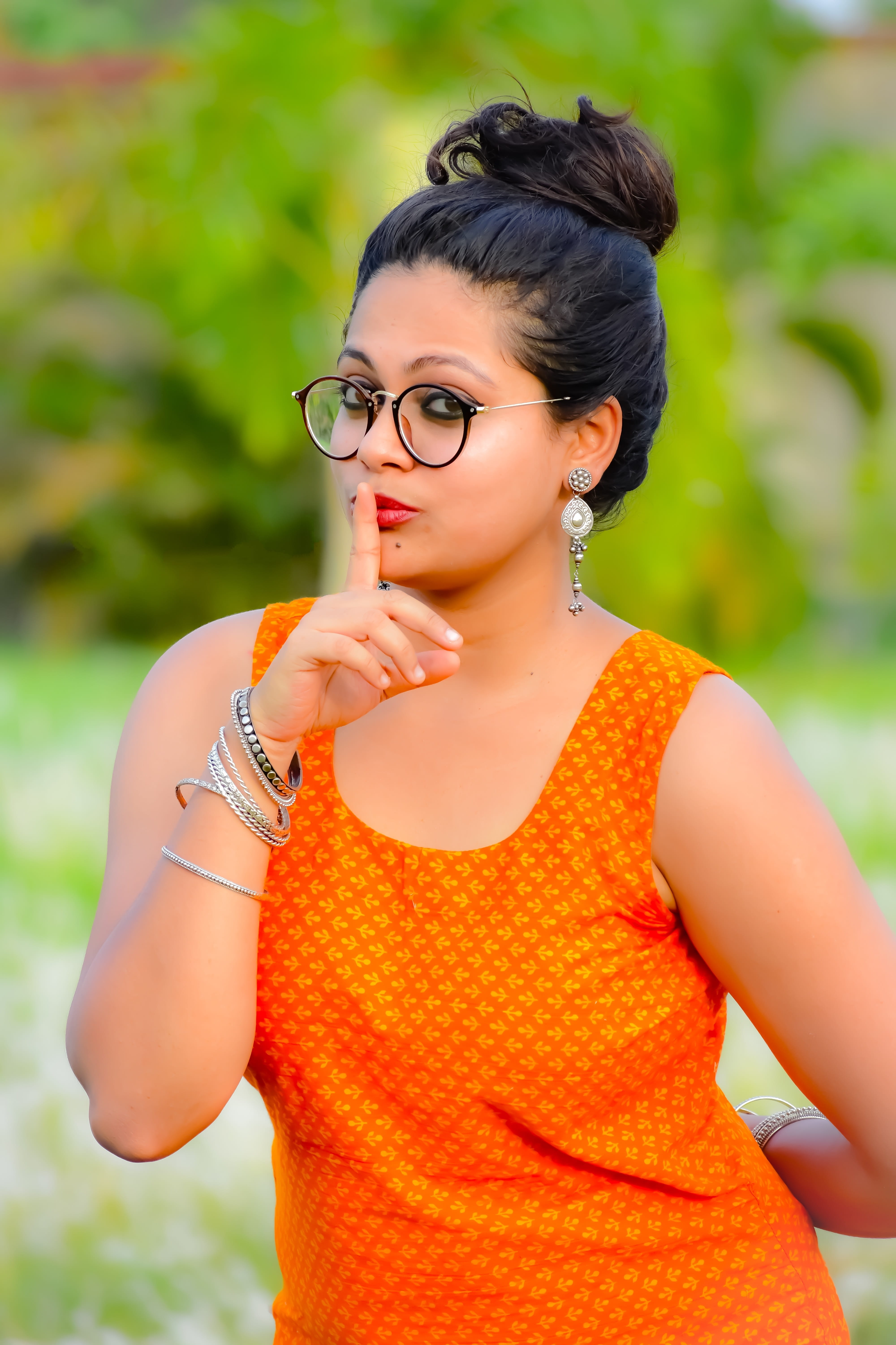 indian, 5K, focus on foreground, young women, orange color, leisure activity, looking, beautiful woman, young adult, lifestyles, outdoors, casual clothing, Phone HD Wallpaper