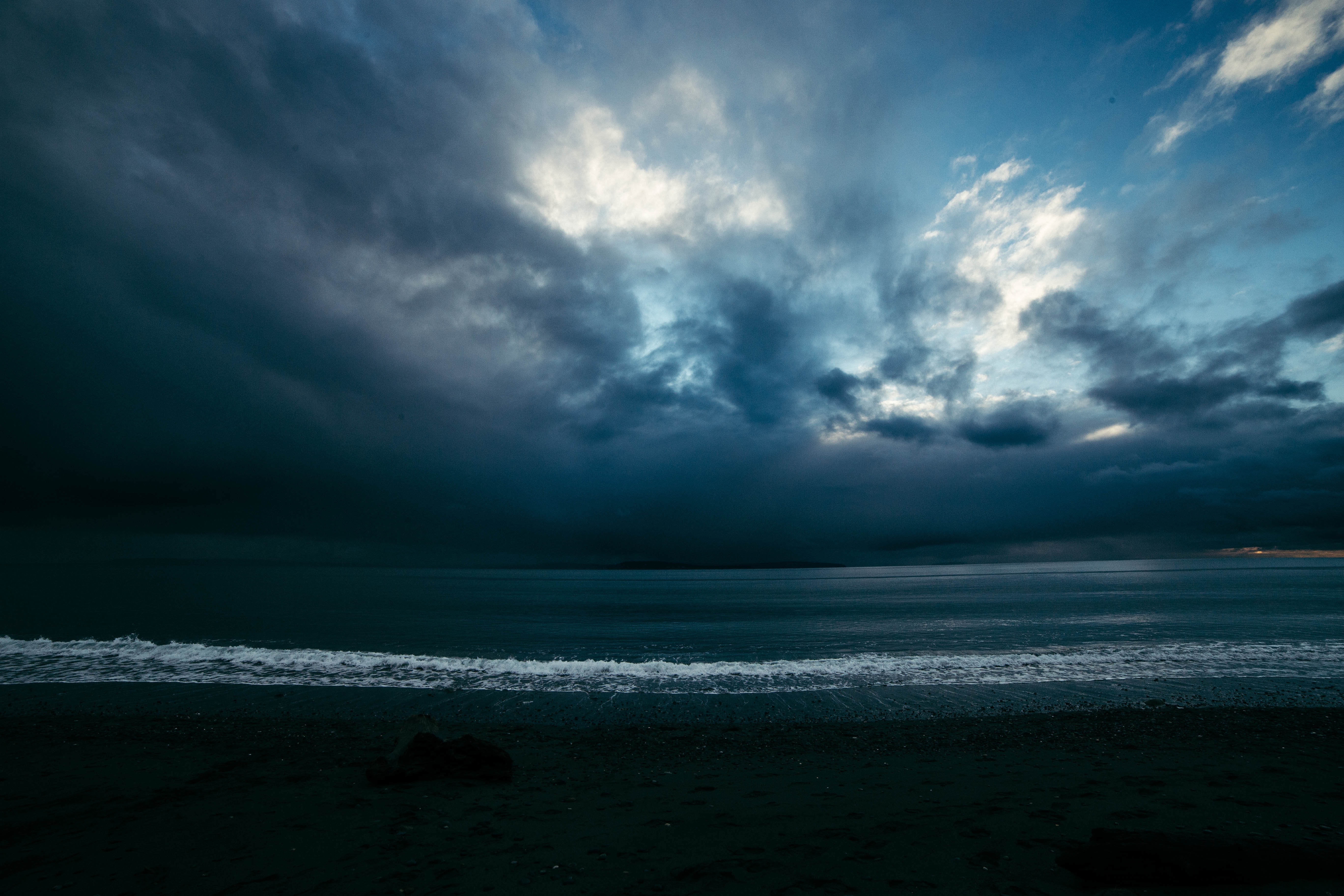beauty in nature, coastline, cloudscape, water, beautiful landscape, ocean, sea, dark, storm cloud, storm, motion, stunning, shore, overcast, thunderstorm, HD Wallpaper