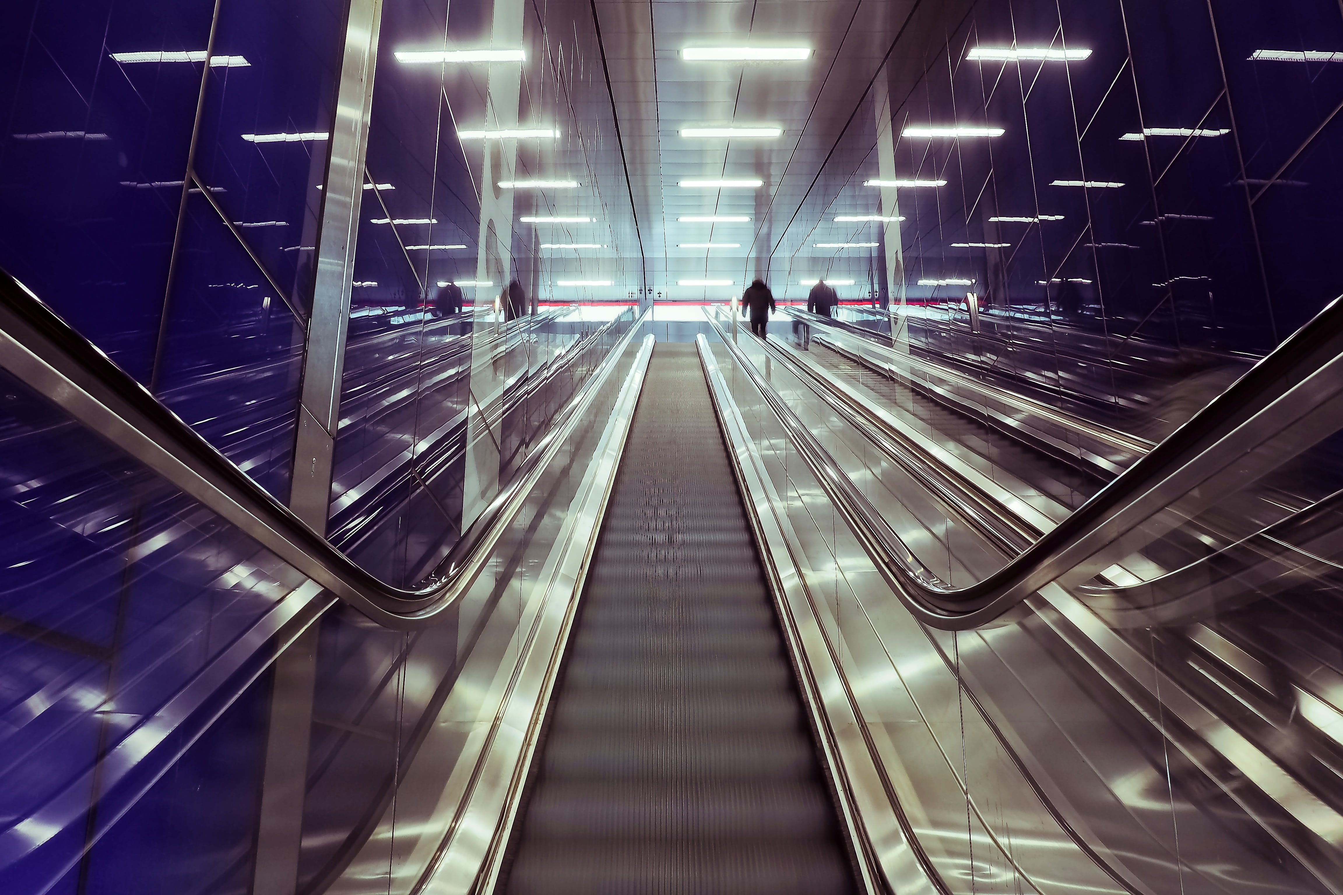 metro station, architecture, metro, mirroring, 4K, railway station, indoors, inside, light, airport, motion, düsseldorf, subway, direction, blue, illuminated, HD Wallpaper