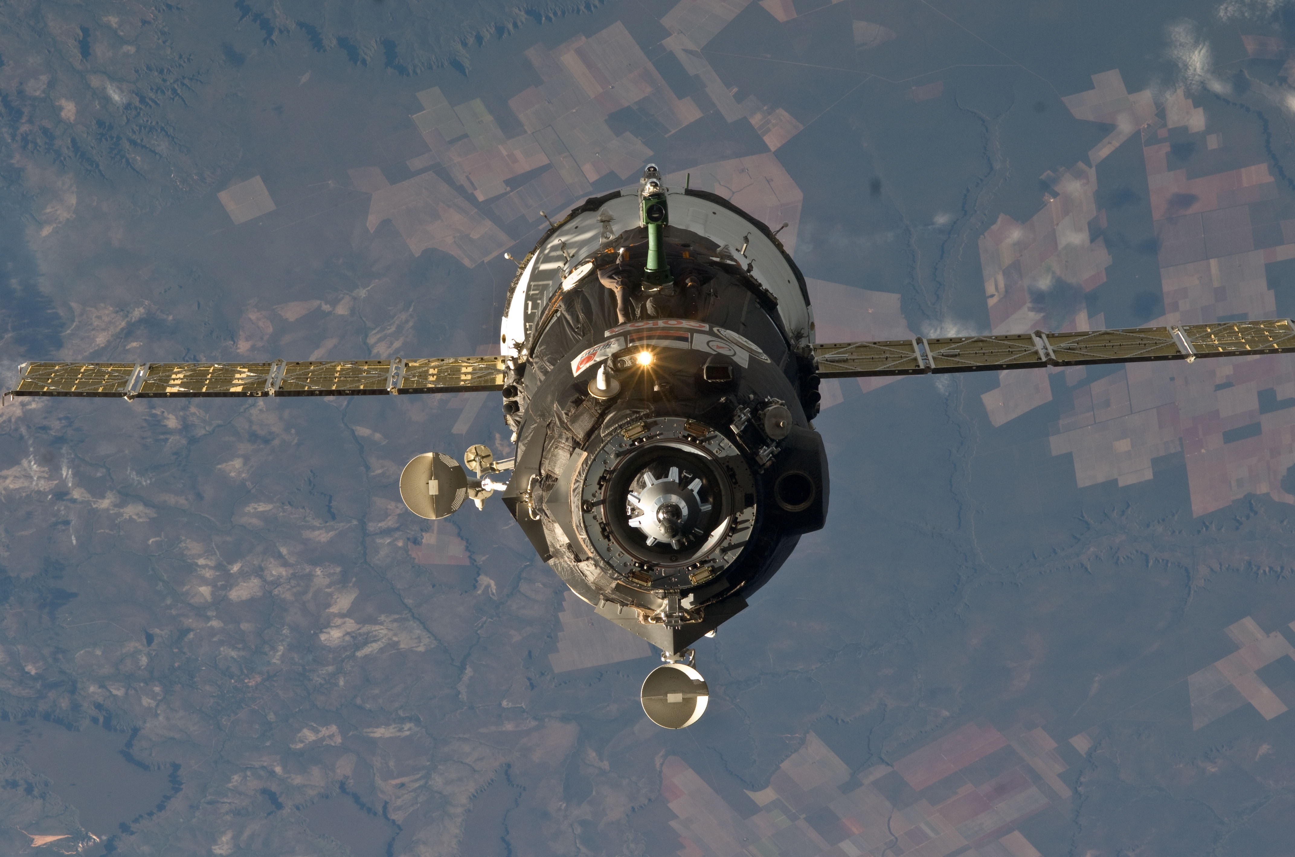 space, spaceship, 4K, antenna, white, Earth, satellite, Soyuz TMA, gray, the docking station, HD Wallpaper