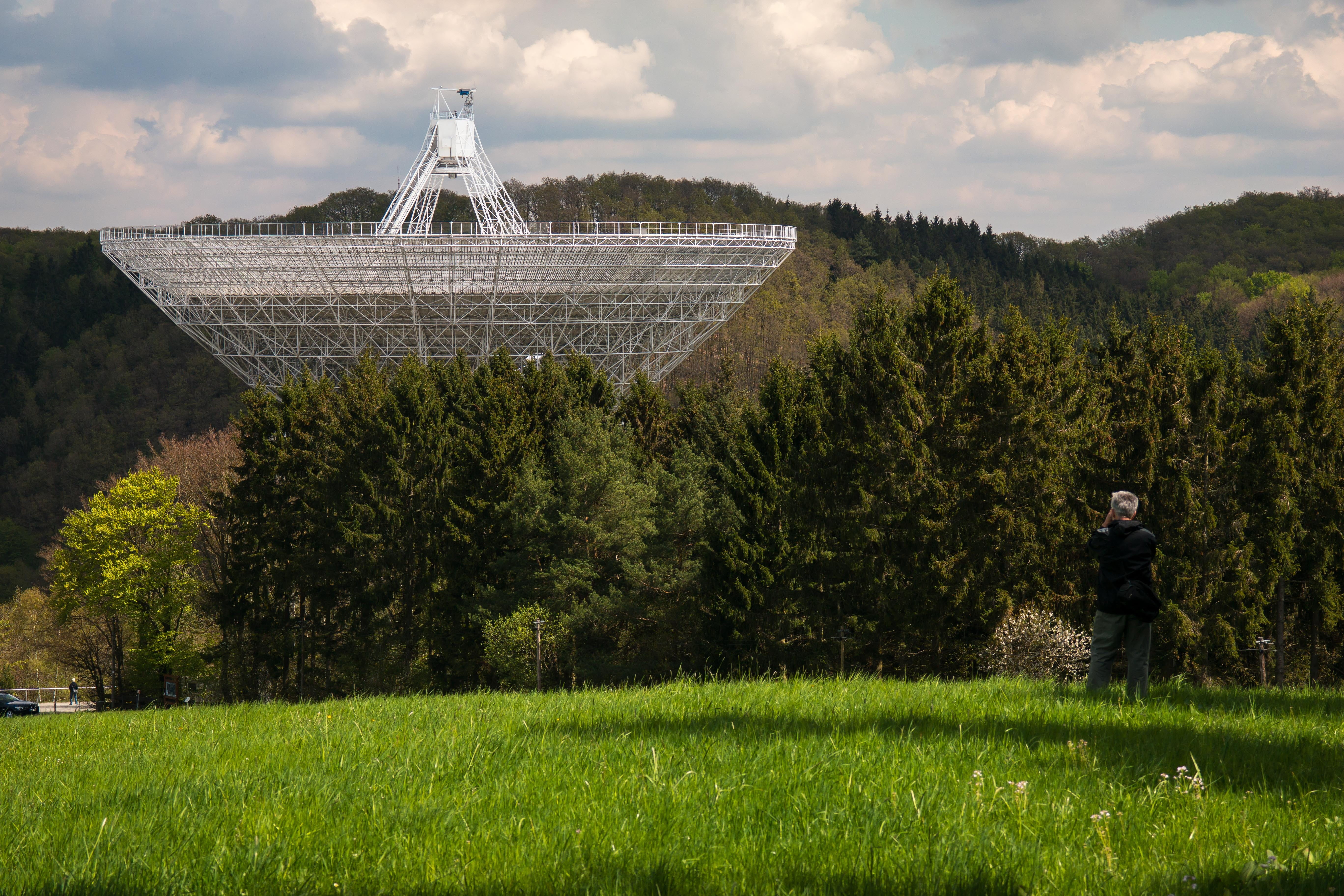 outdoors, architecture, growth, max planck institute, standing, technology, man, research, received on, environment, effelsberg, 5K, astronomy, day, leisure activity, HD Wallpaper