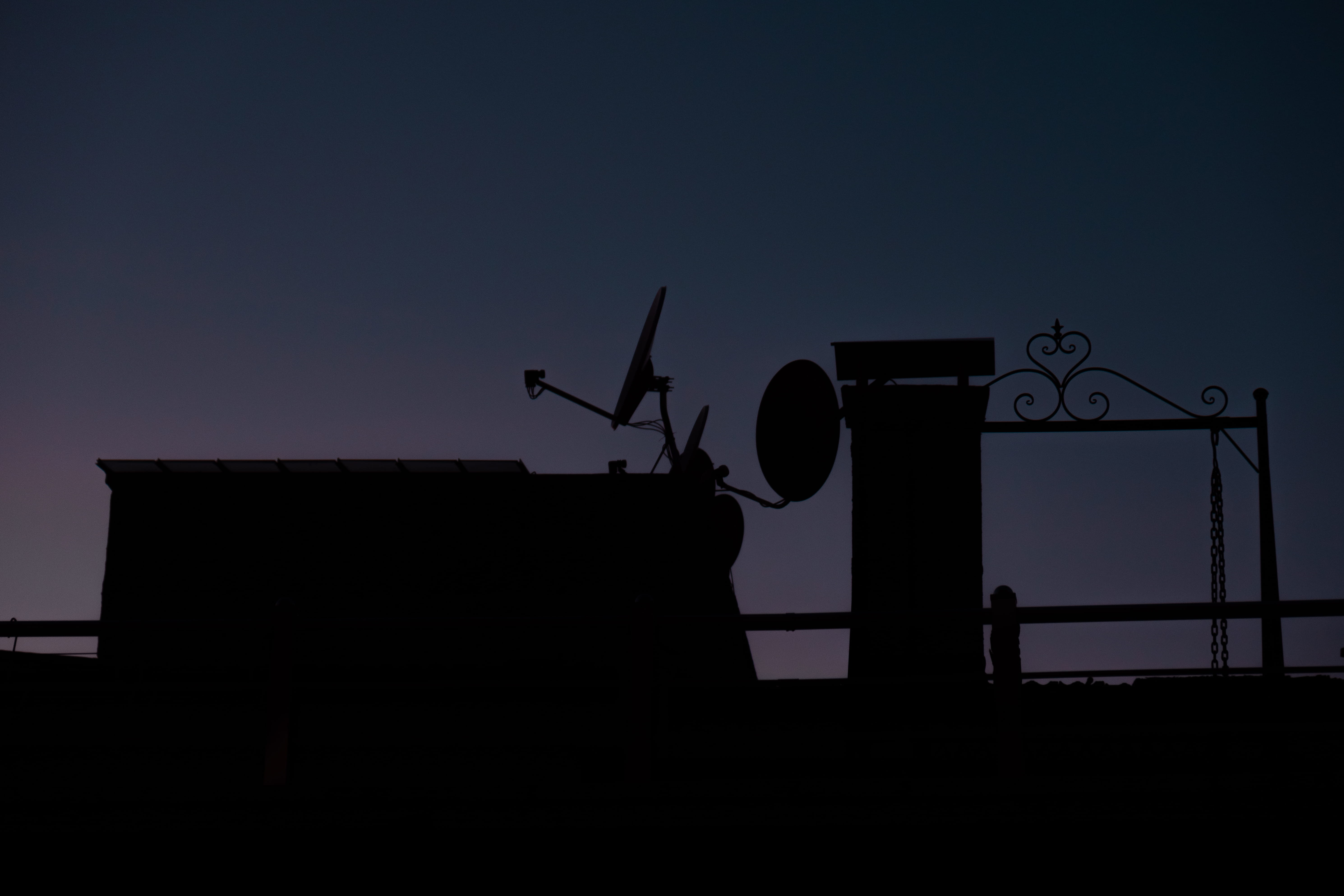 silhouette, building exterior, animal themes, dusk, built structure, nature, ankara, sunset, antenna - aerial, 5K, empty, roof, sky, copy space, türkiye, HD Wallpaper