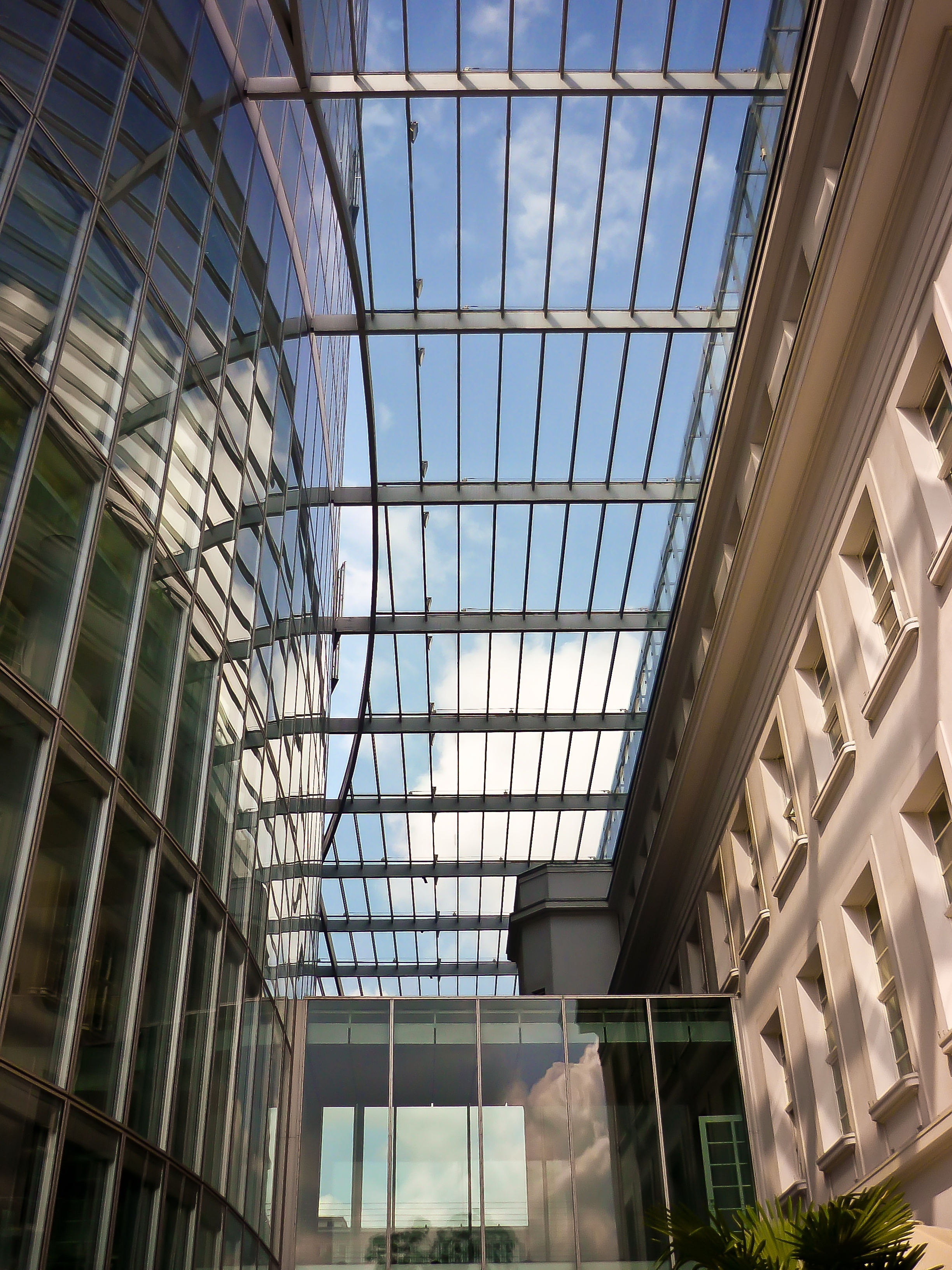 modern, glass - material, sunlight, low angle view, glass, window, built structure, low angle shot, architecture, skylight, office, no people, düsseldorf, Phone HD Wallpaper