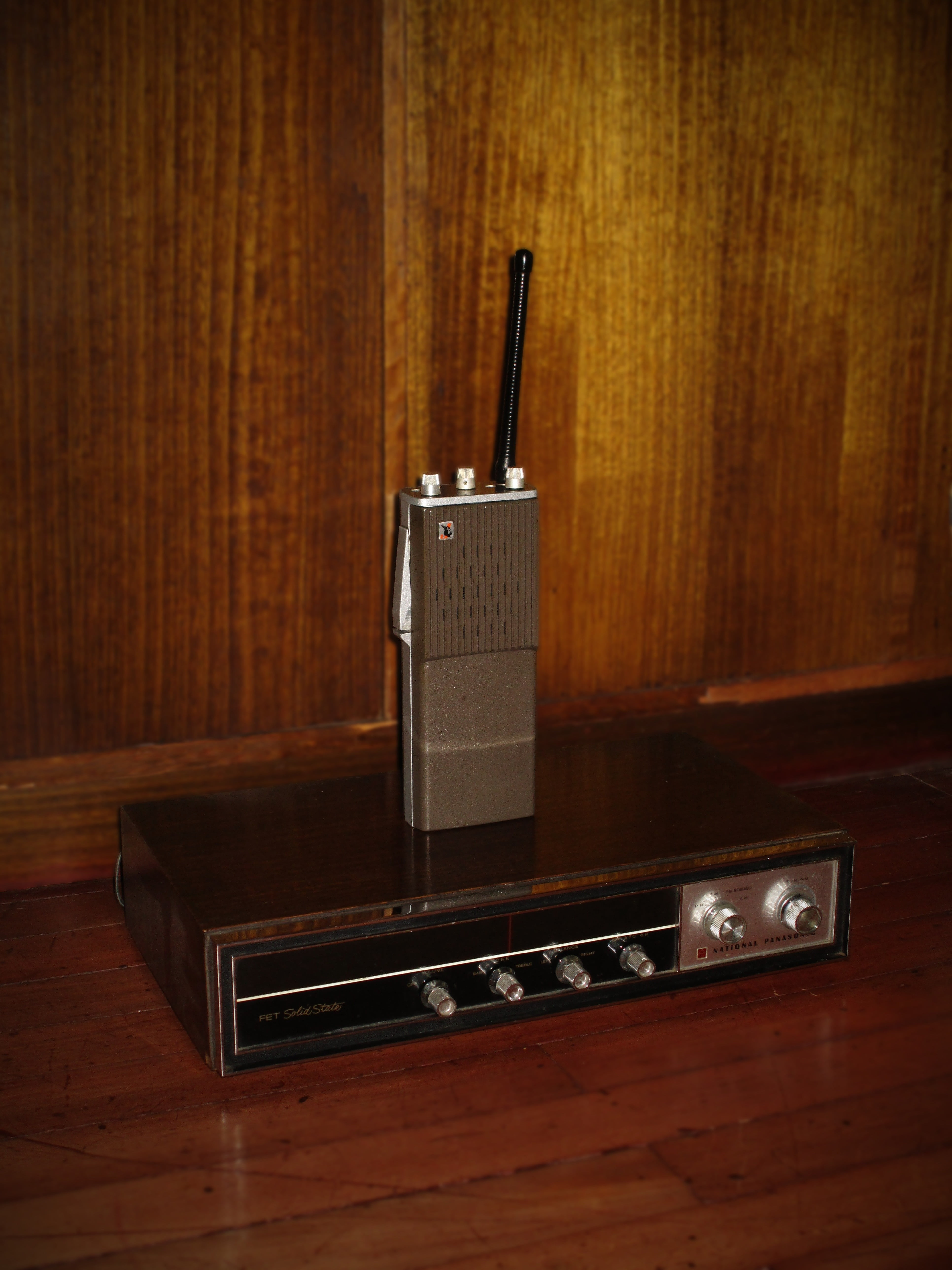 receptor, vintage, communication, indoors, wood, technology, music, retro Styled, old-fashioned, station, old, table, business, still life, single object, Phone HD Wallpaper