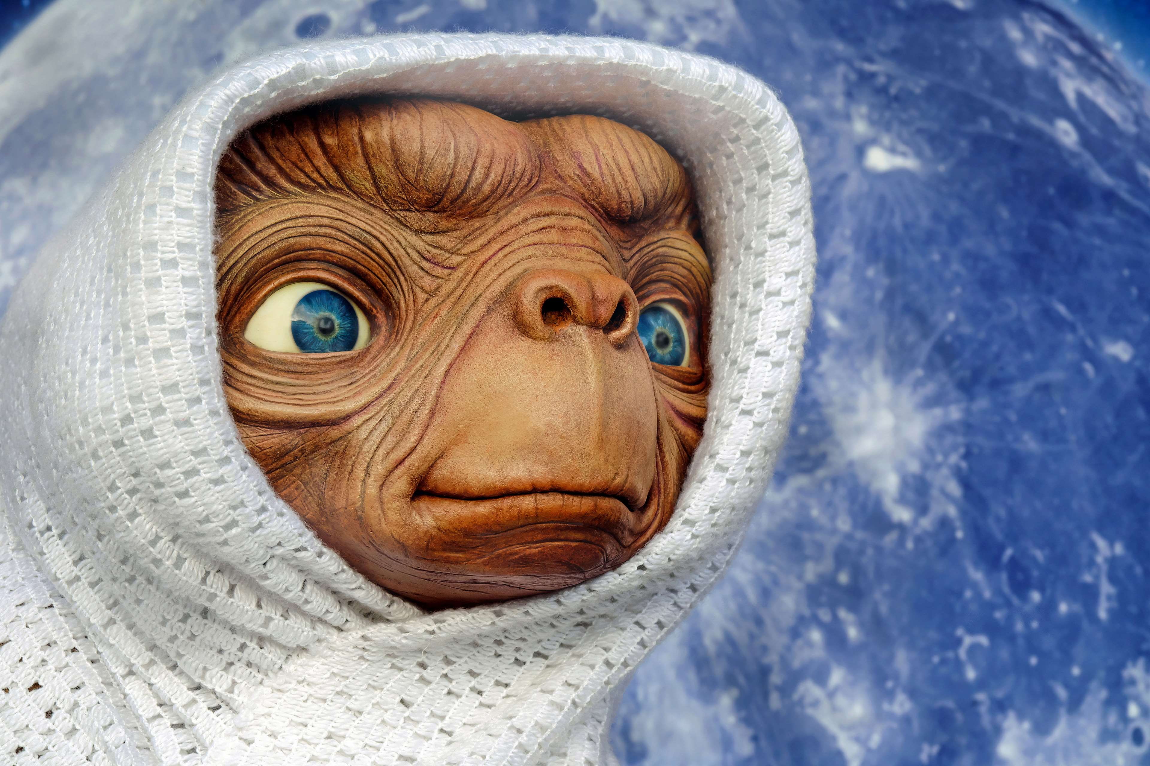 figure, extraterrestrial, 4K, creature, body part, day, art and craft, planet, craft, no people, dear, blue, science fiction, human representation, sculpture, HD Wallpaper