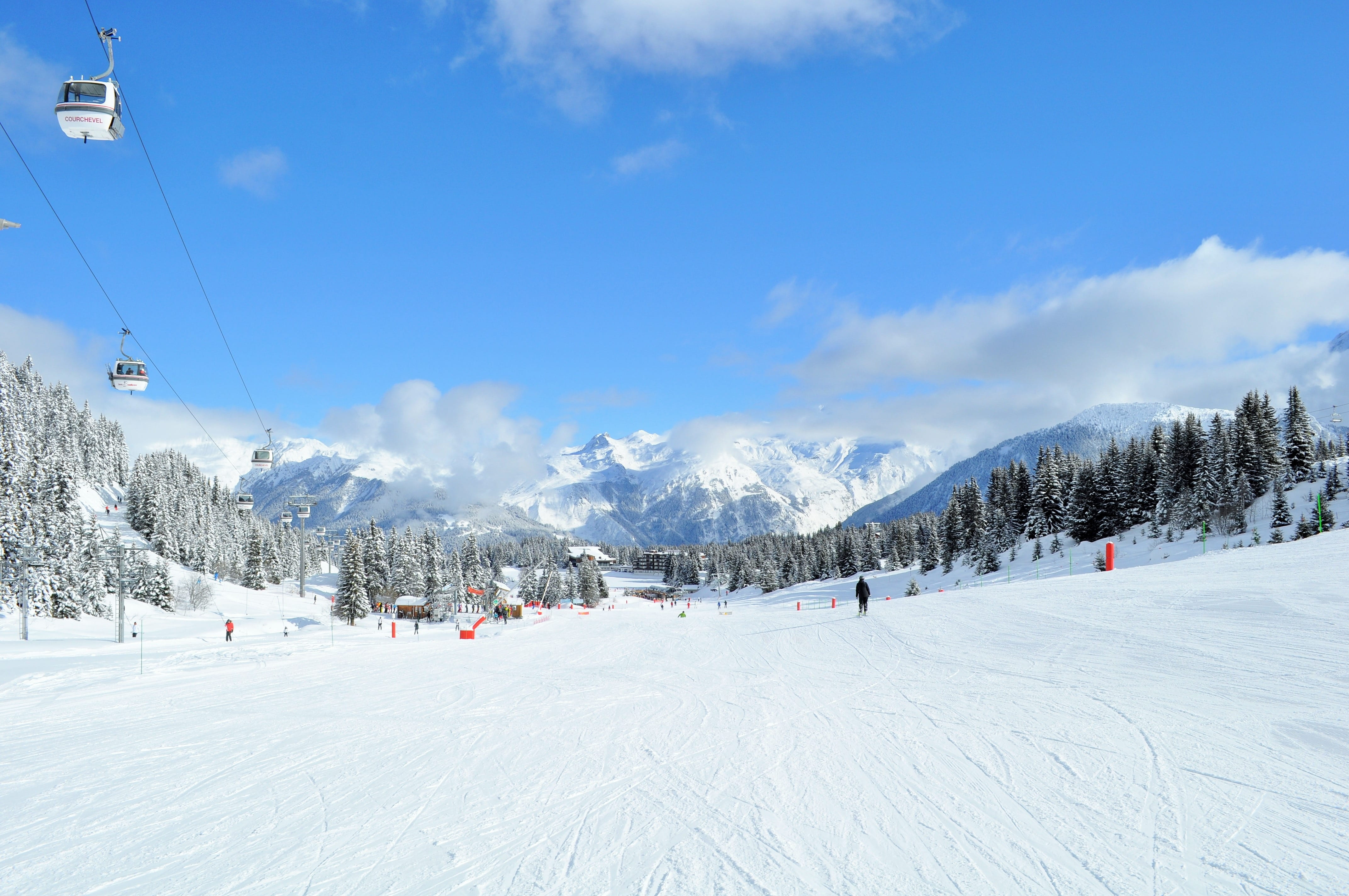 covering, 4K, snowcapped mountain, beauty in nature, white color, winter, vacations, white, mountain range, mountain, three valleys, gondola, cold, courchevel, HD Wallpaper