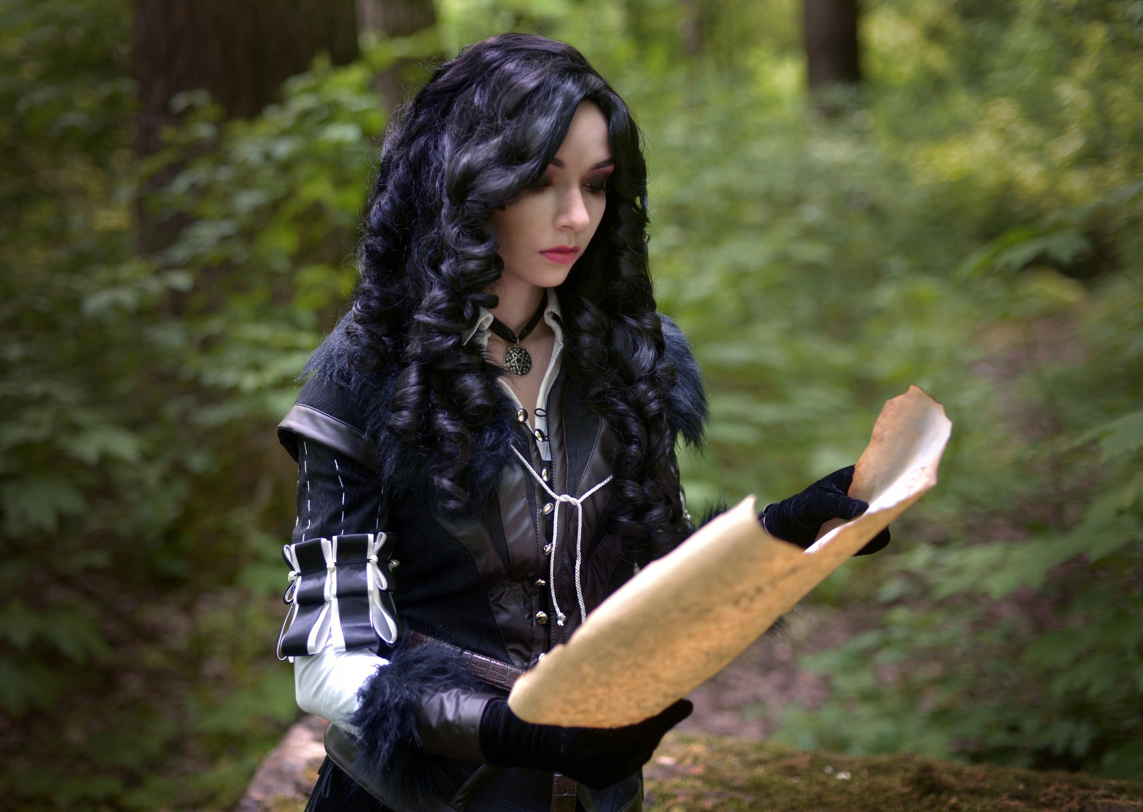 leather, sleeved, Yennefer of Vengerberg, young adult, woman, brown, long, looking, beautiful woman, dress, curly hair, The Witcher 3: Wild Hunt, cosplay, HD Wallpaper