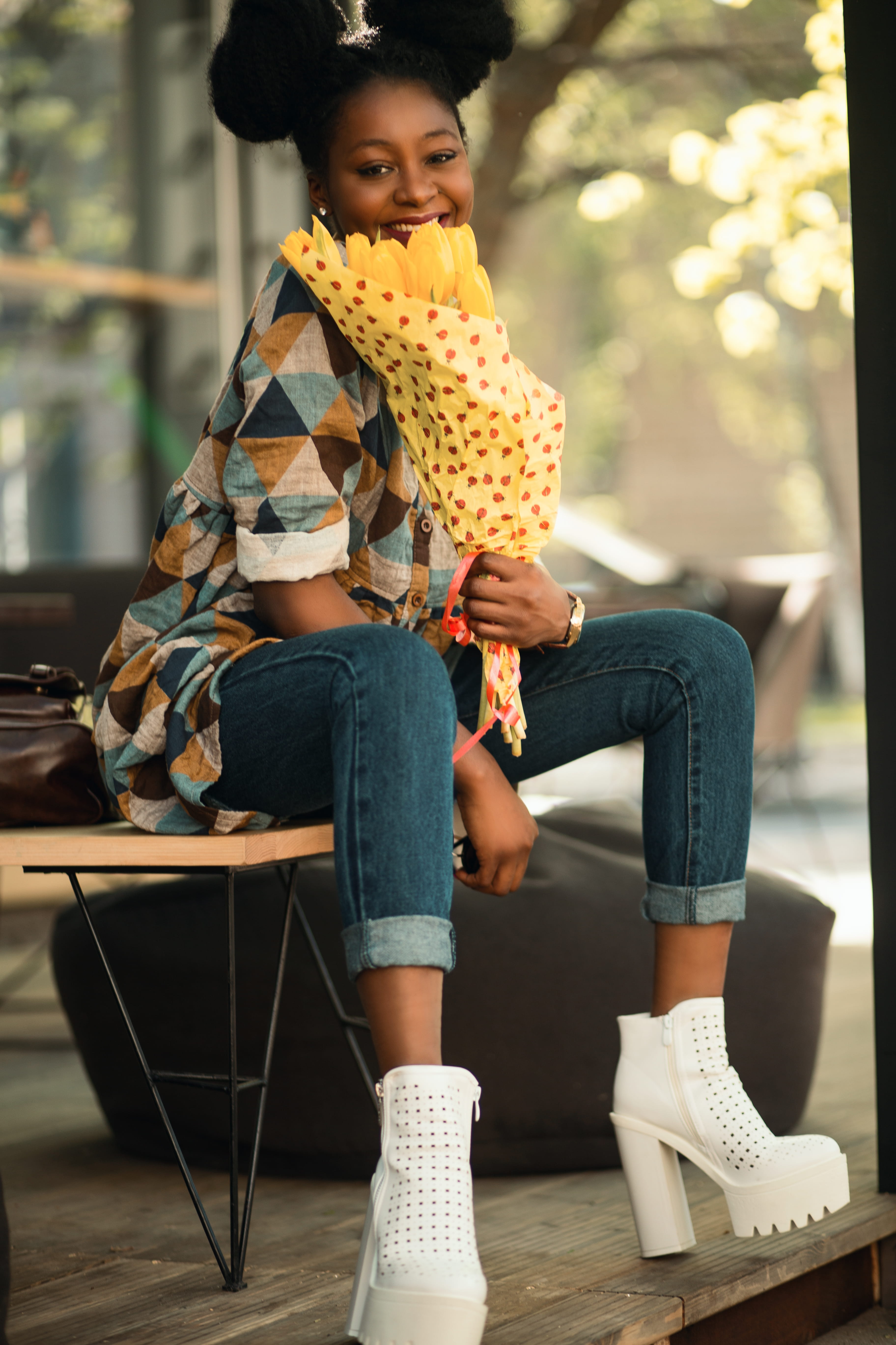 real people, jeans, brown, females, womens shoes, young, women, pretty, girl, child, looking, beautiful, smiling, hairstyle, feminine, wear, lady, girls, Phone HD Wallpaper