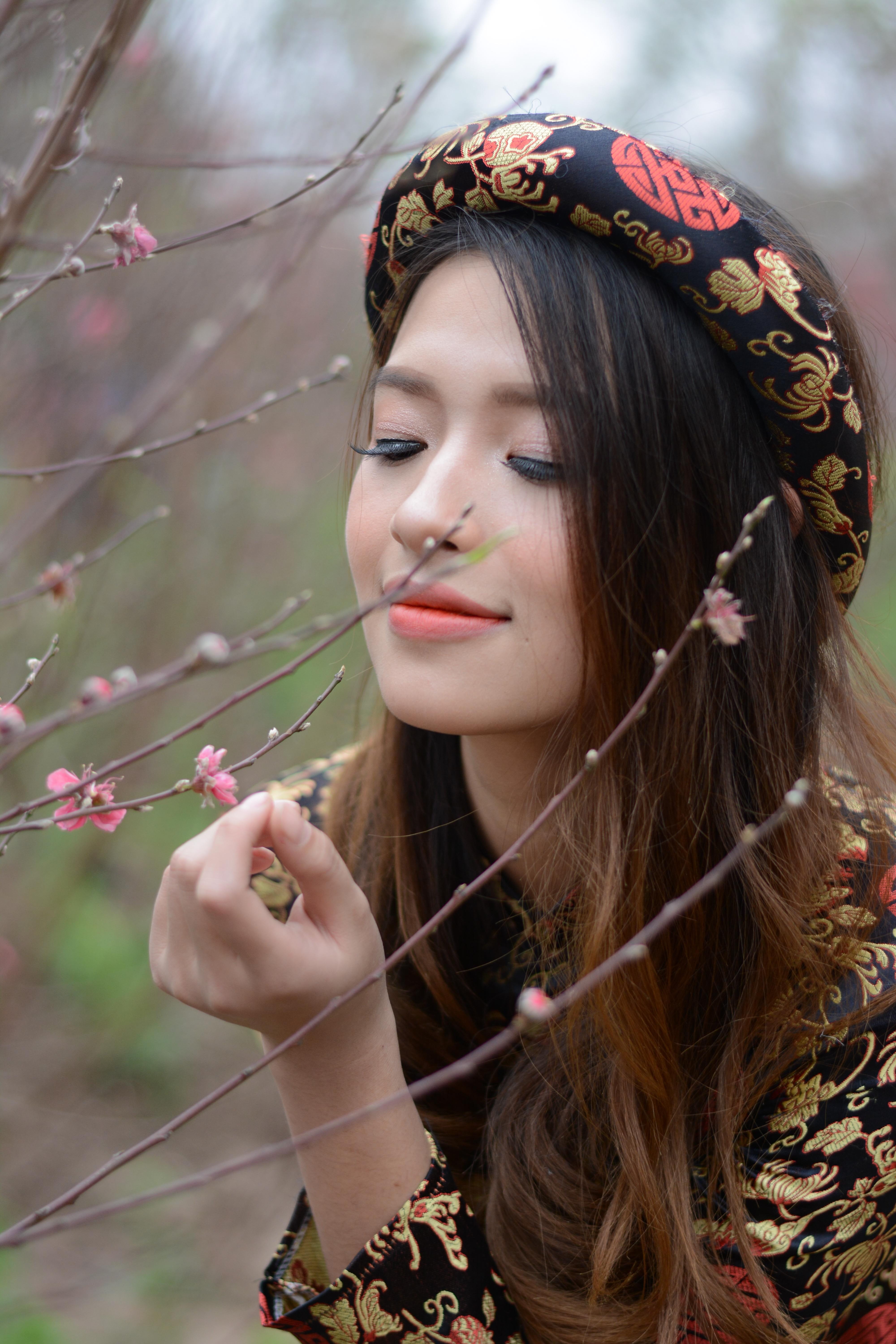 fashion, 5K, leisure activity, daytime, woman, young women, beautiful, photo, one person, plant, hair, day, nature, floral, beauty, headshot, beautiful woman, Phone HD Wallpaper
