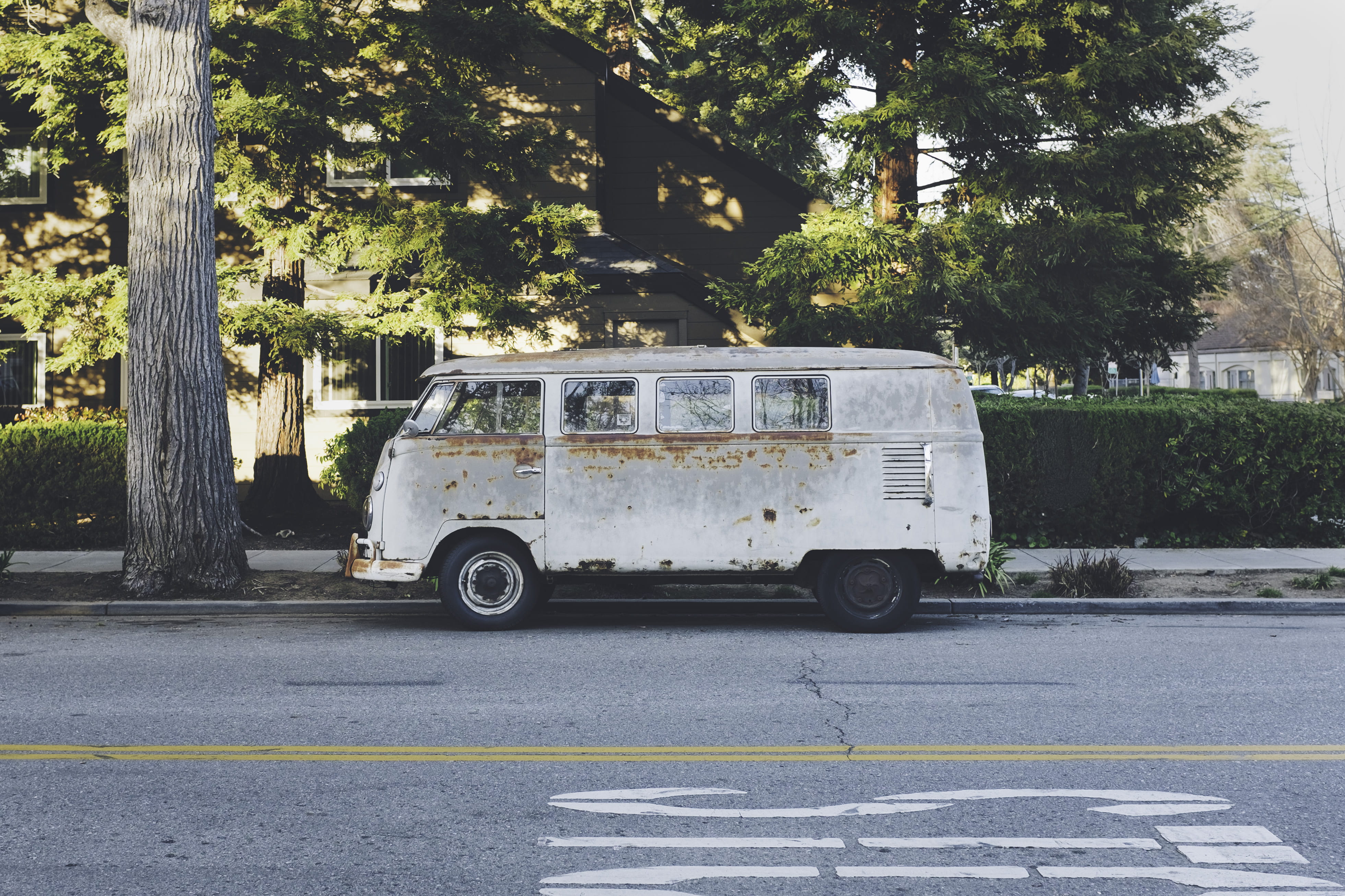 plant, day, daytime, stationary, camper van, no people, rust, street, architecture, rusty, old, road, transportation, parking, 4K, gray, outdoors, vw, HD Wallpaper