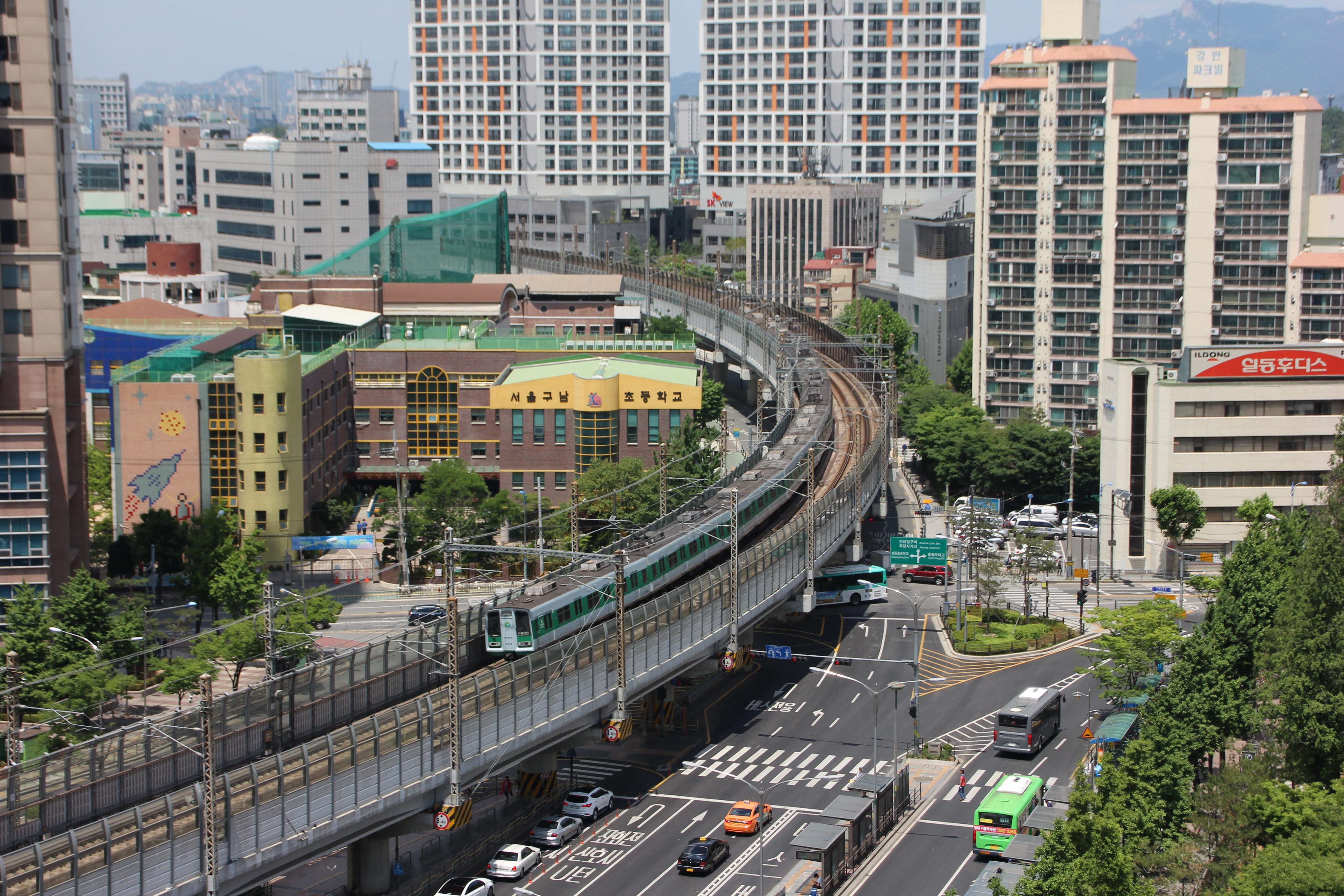 modern, urban Scene, land vehicle, intersection, no people, urban Skyline, Subway, motor vehicle, coach, bridge - man made structure, architecture, high angle view, HD Wallpaper