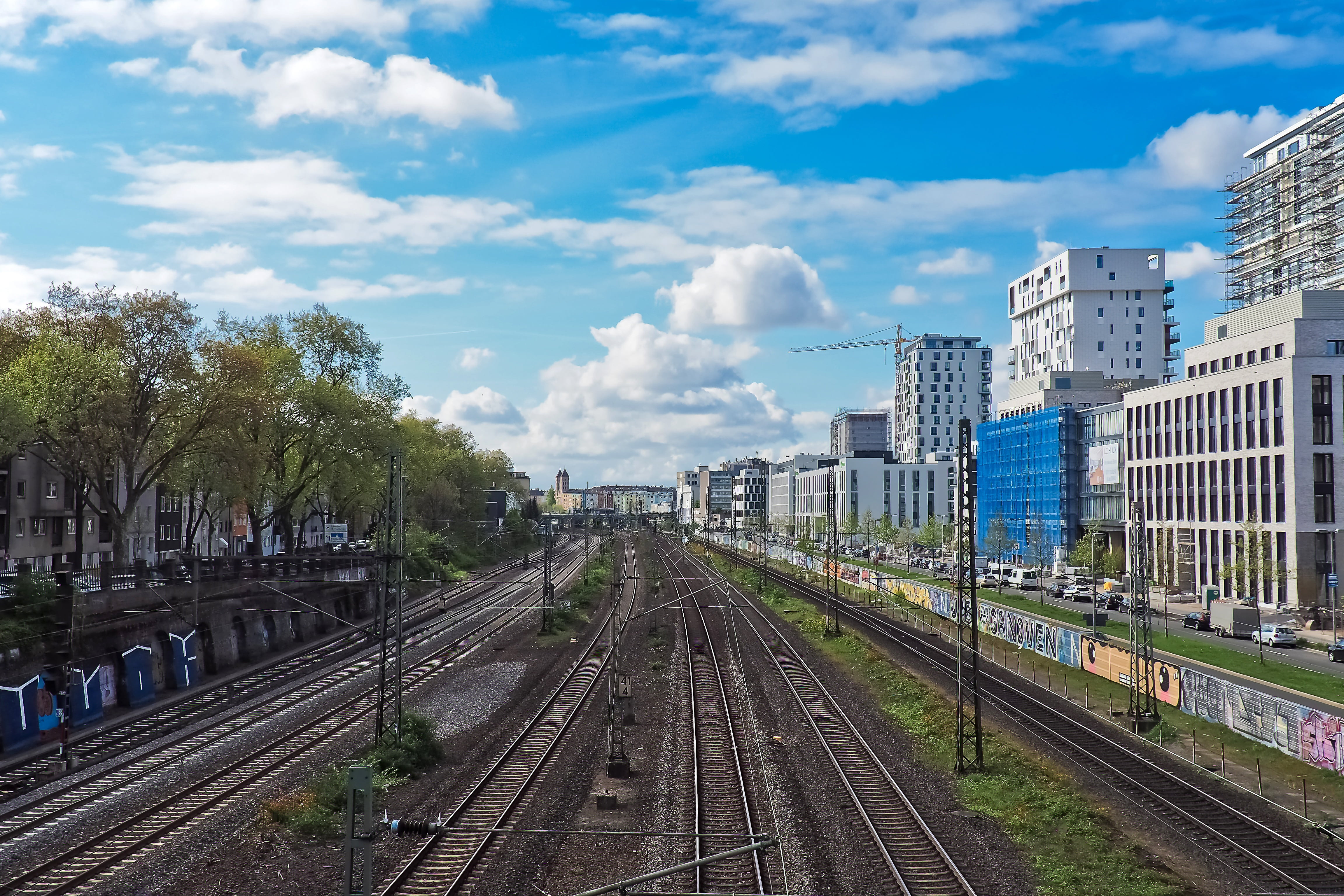 tree, day, train, düsseldorf, cloud - sky, skyscraper, station, 4K, public transportation, architecture, railway, plant, transportation, building exterior, HD Wallpaper