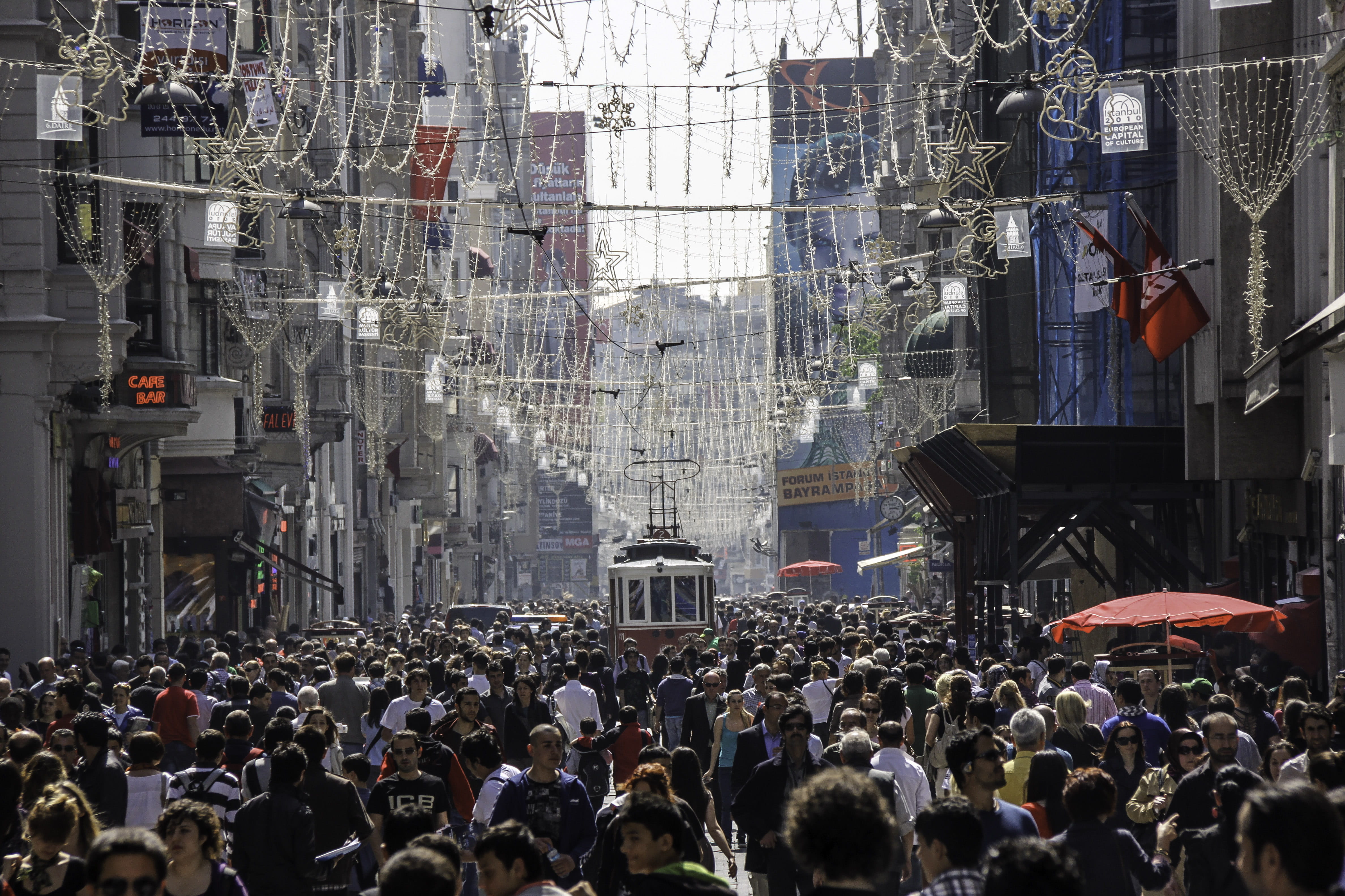 4K, people, building exterior, women, Afternoon, Istanbul, city, Busy, building, istiklal, crowded, photos, public domain, buildings, built structure, HD Wallpaper