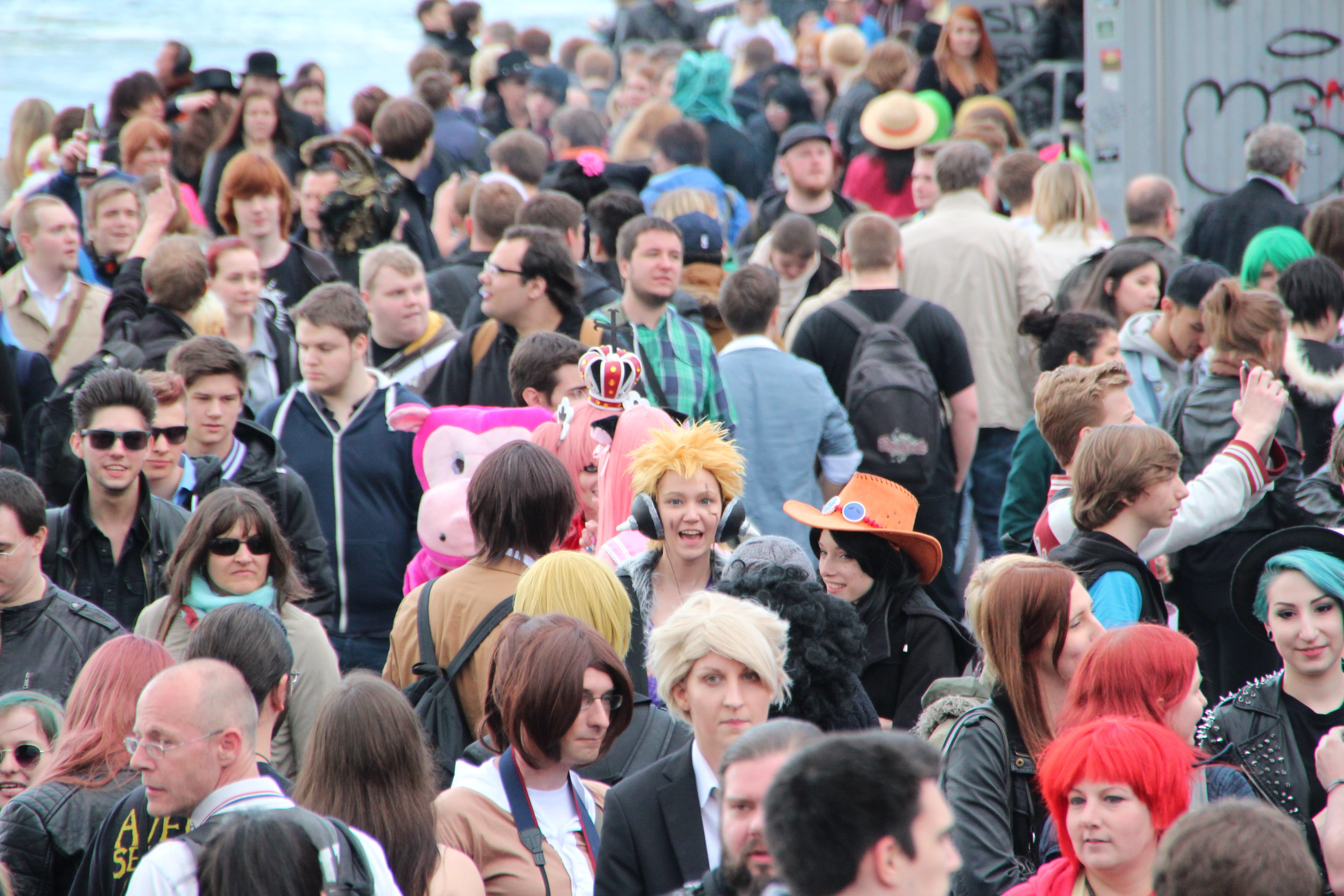 street, togetherness, adult, community, city, water, large group of people, crowded, beside, architecture, spectator, outdoors, daytime, group of people, HD Wallpaper