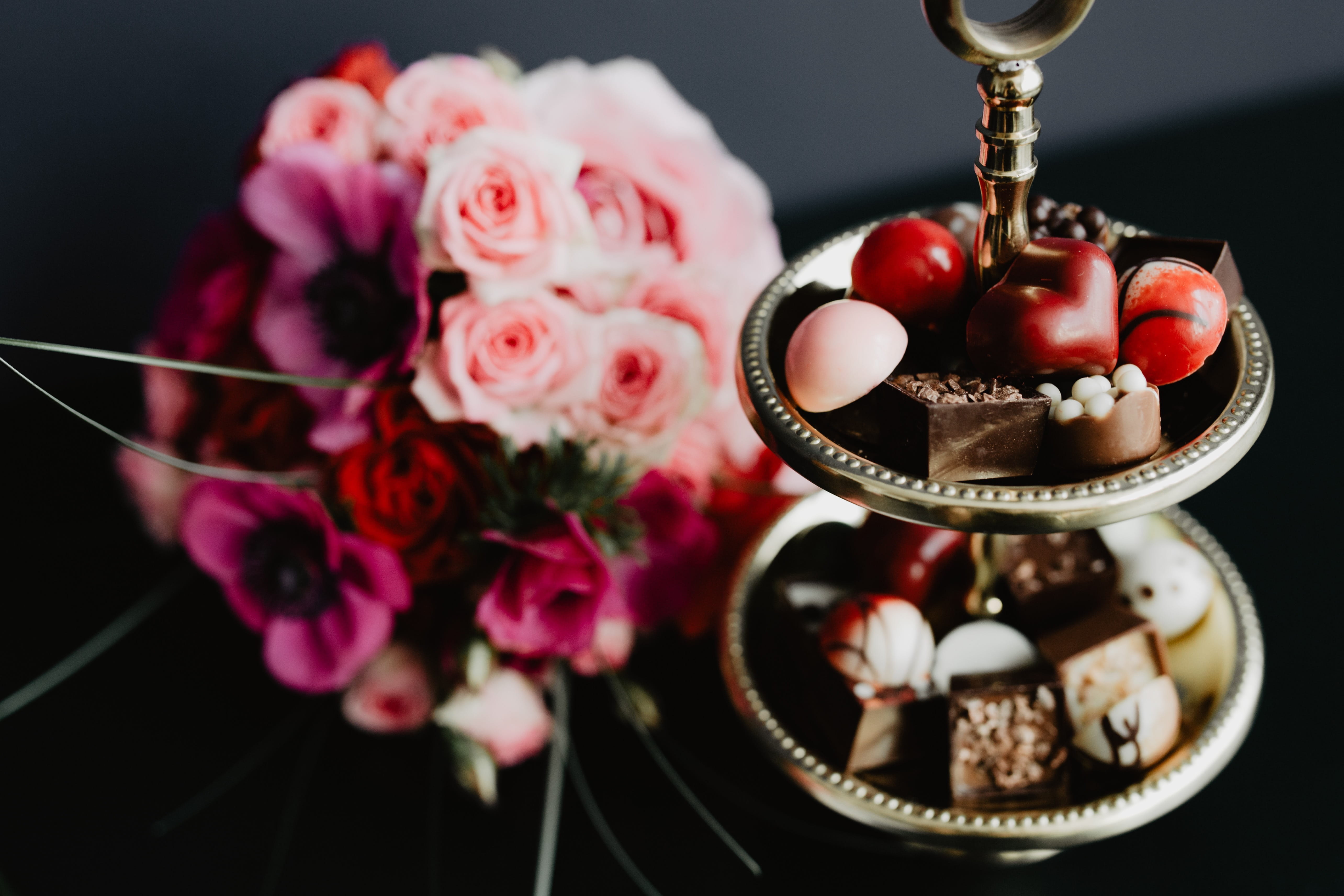 art and craft, close-up, bouquet, nature, february, pearl jewelry, luxury, cut, rose, no people, necklace, studio shot, fragility, plant, valentine, s, HD Wallpaper