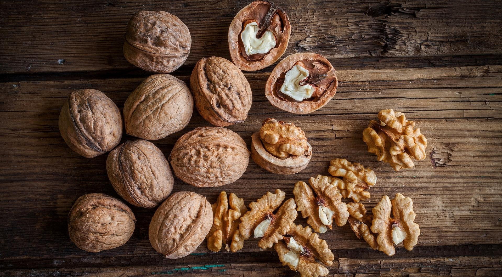 wooden surface, nuts, food, walnuts, 720P, HD Wallpaper