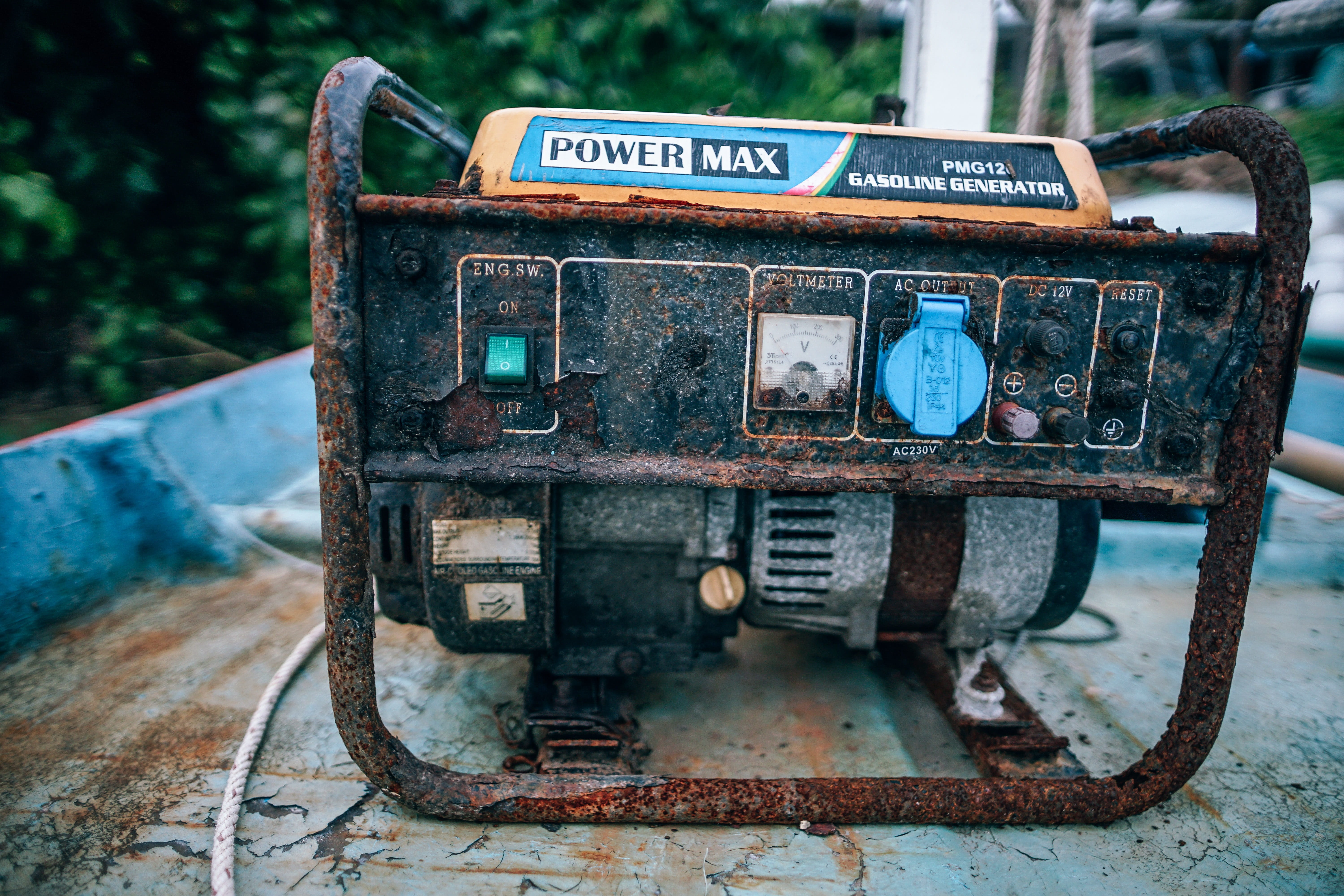 metal, abandoned, no people, day, industry, generator, western script, mechanism, focus on foreground, obsolete, model, pump, part, bad condition, rusty, HD Wallpaper
