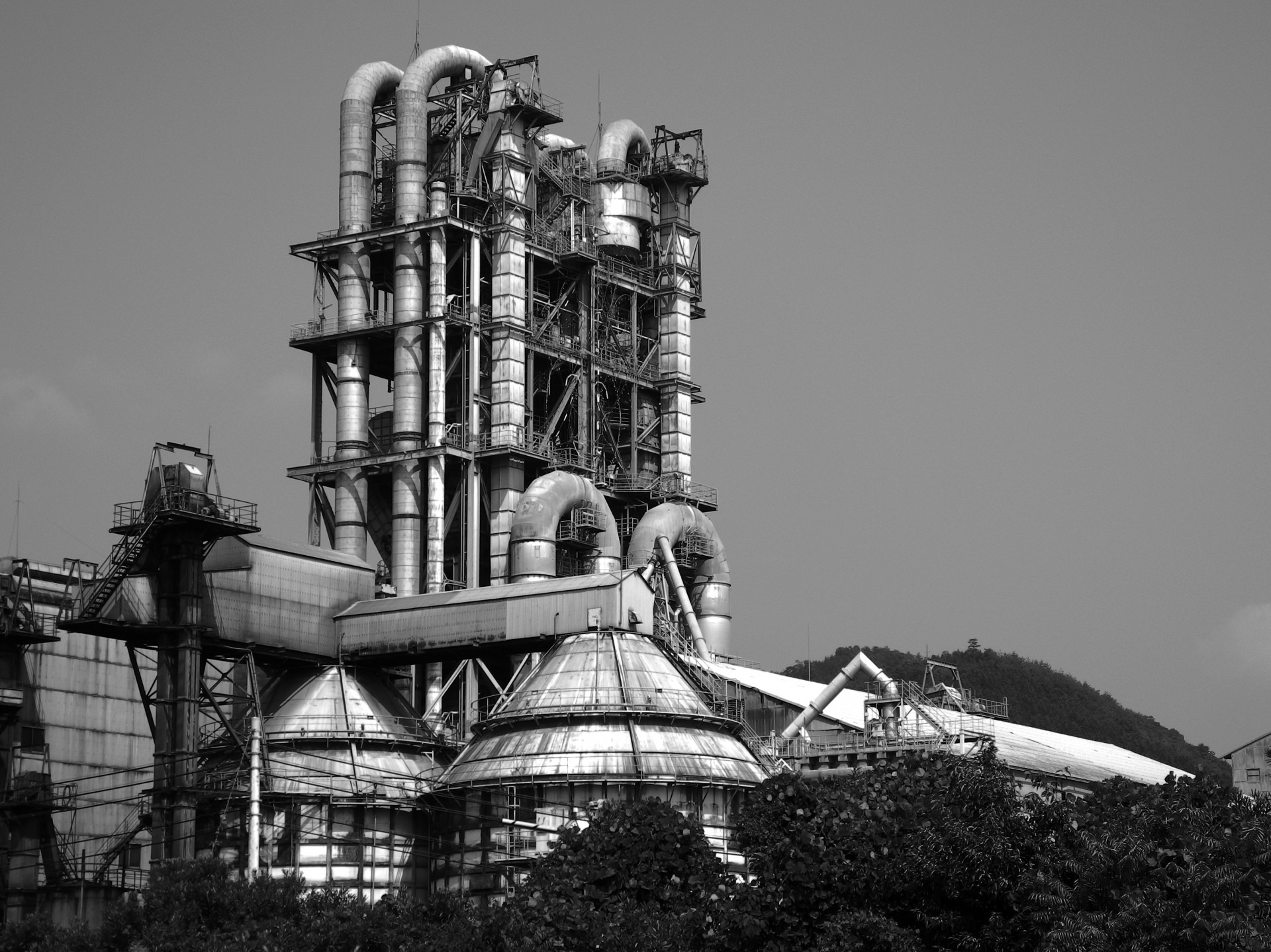 technology, environmental issues, 1080P, grayscale, mechanical, clear sky, machine, the past, building, pipe, sky, gear, built structure, day, building exterior, HD Wallpaper