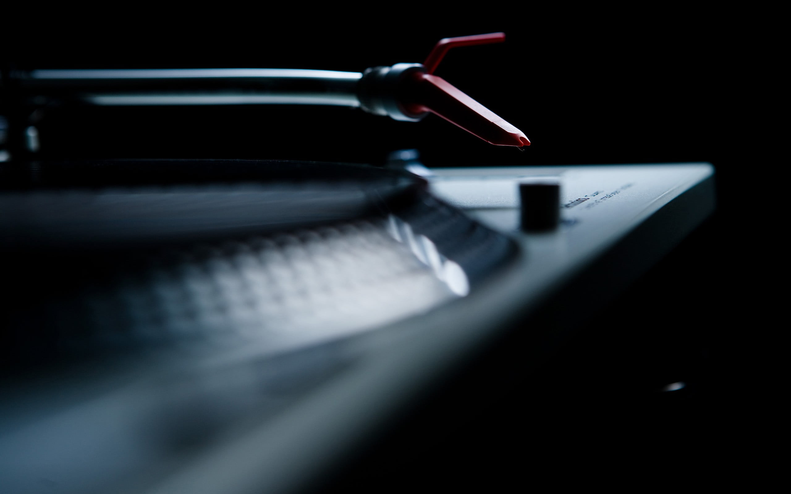 computer, vinyl, selective focus, macro, wireless technology, turntable, record, electrical equipment, retro styled, audio equipment, indoors, connection, HD Wallpaper