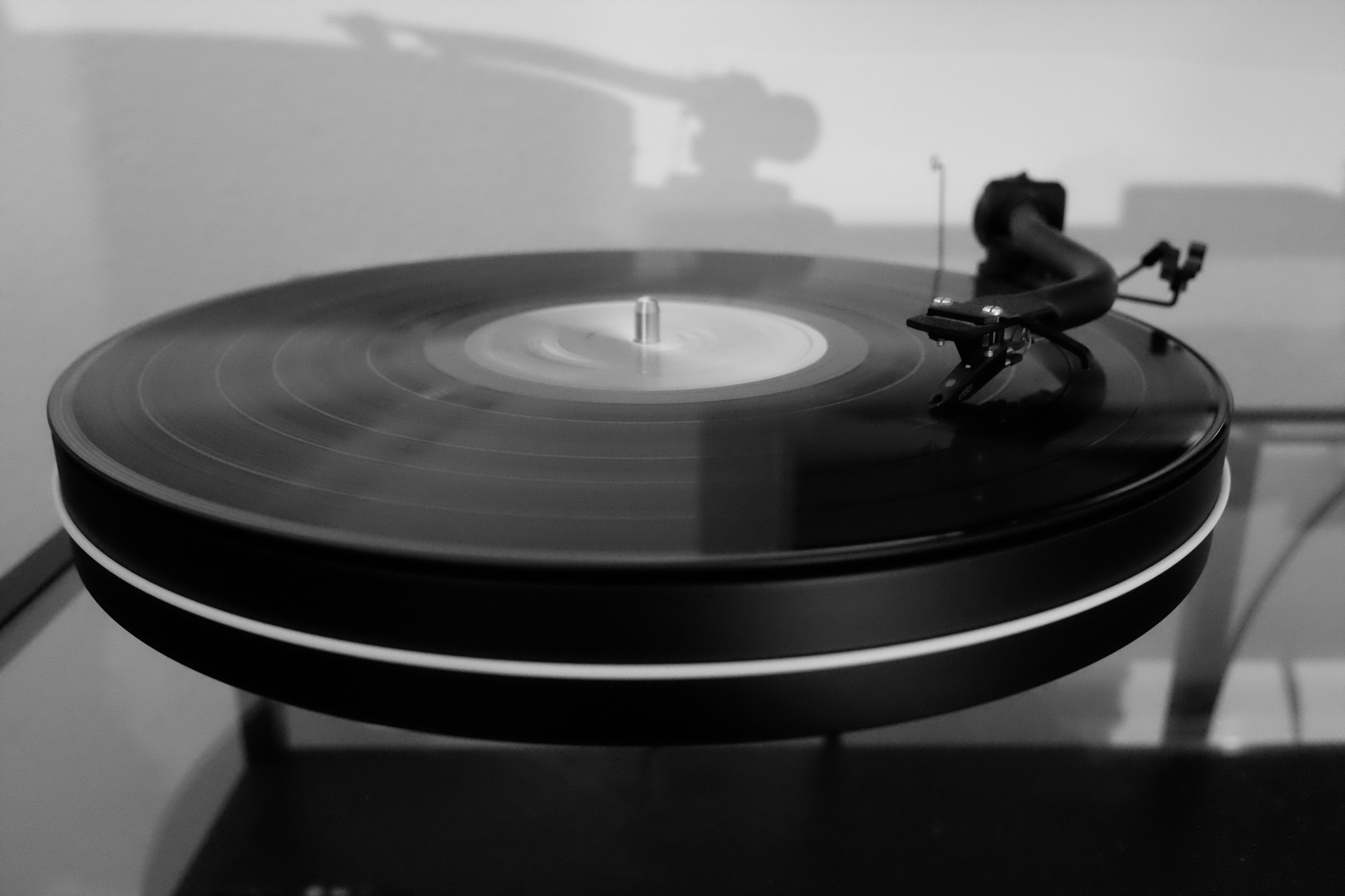 record, selective focus, arts culture and entertainment, retro styled, vinyl record, audio equipment, blurred motion, close-up, lp, equipment, technology, HD Wallpaper