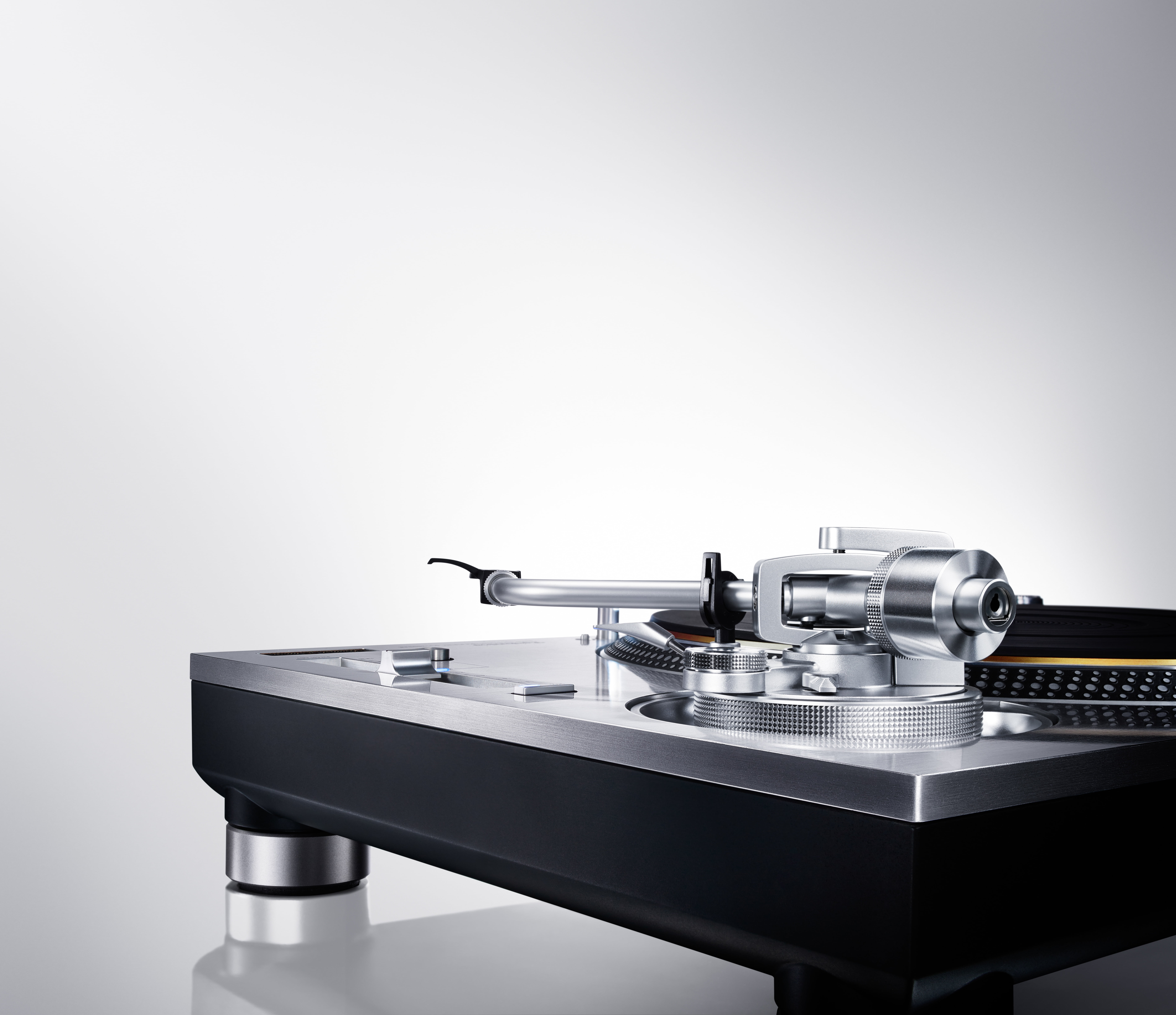technology, table, still life, music, equipment, dj controller, no people, mk, sink, old-fashioned, black, copy space, faucet, alloy, silver colored, record player needle, HD Wallpaper