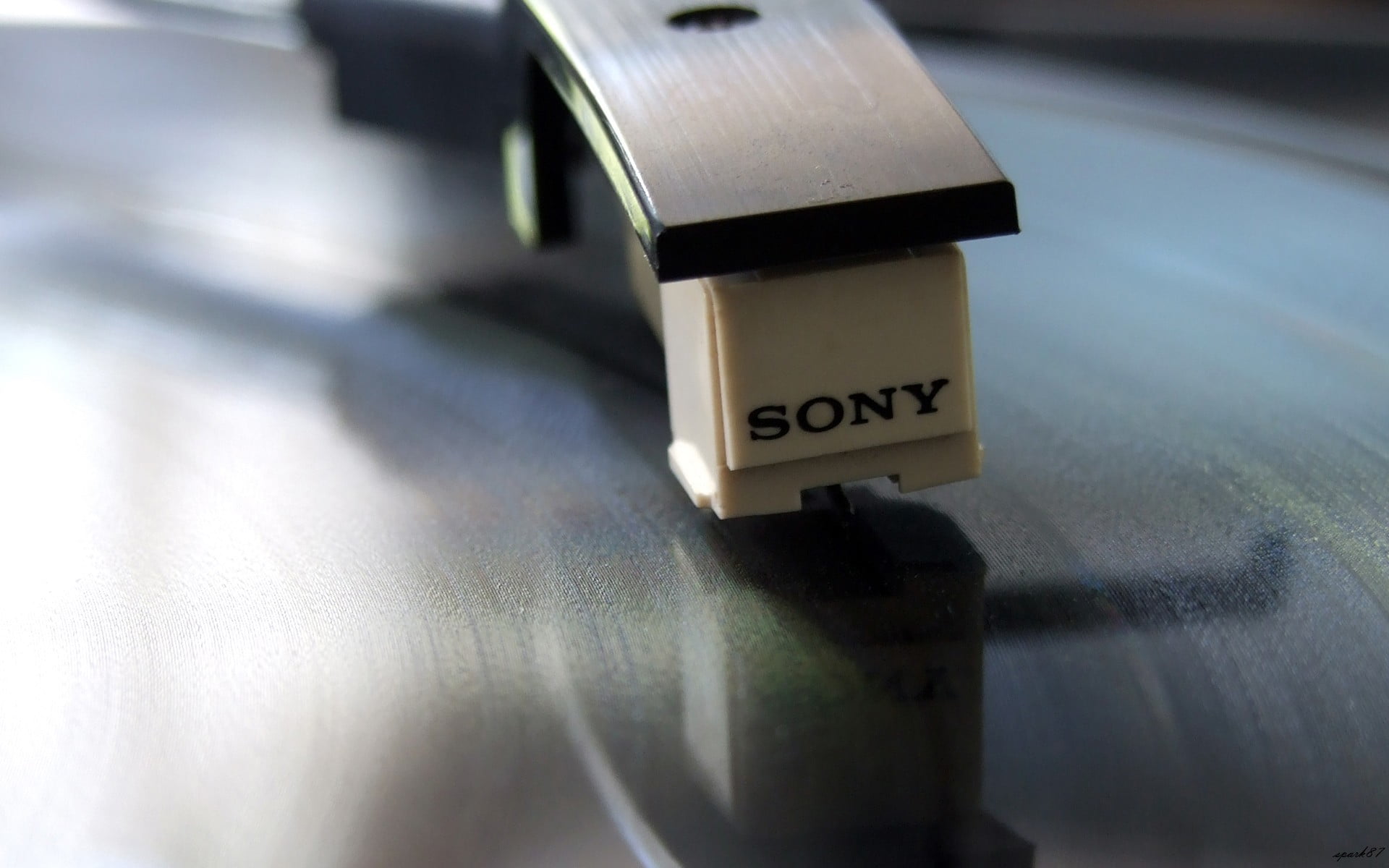 capital letter, indoors, still life, record, western script, single object, close-up, text, label, music, day, 1080P, black, Sony, selective focus, business, HD Wallpaper