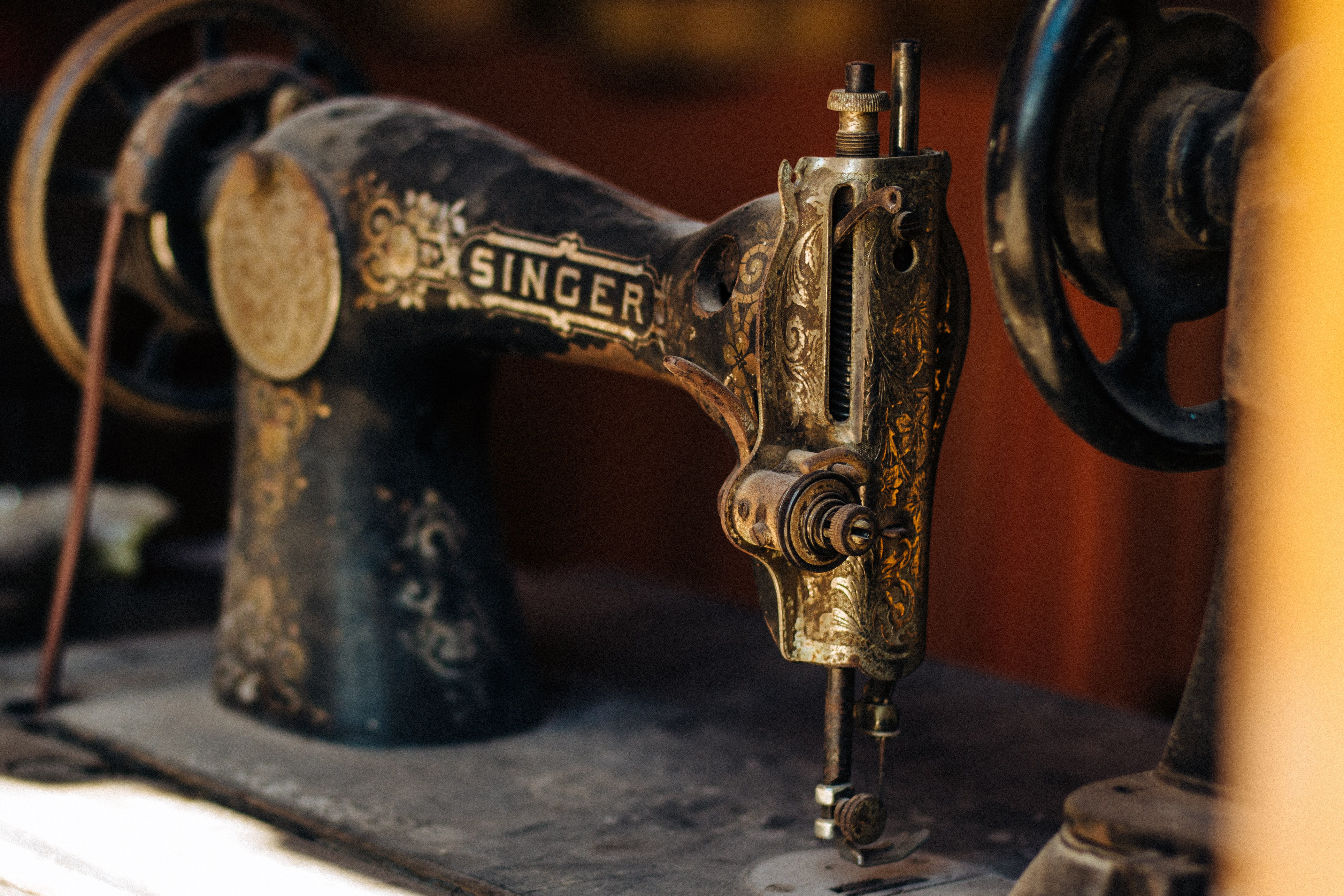 sew, metal, no people, vintage, machine, photograph, treadle, old, history, sewing, singer, table, selective focus, 4K, day, indoors, art and craft, black, HD Wallpaper