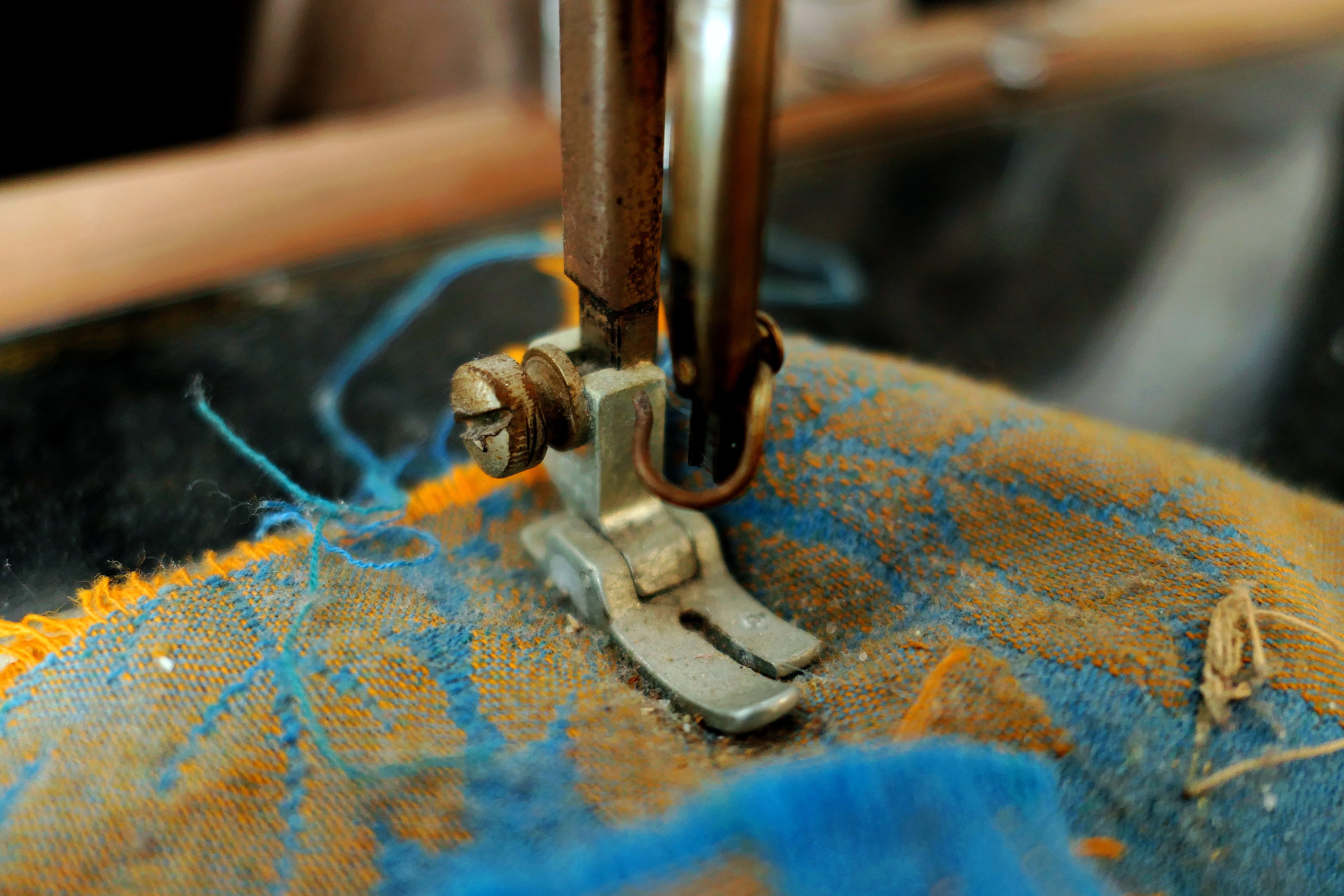 industry, photo, craft, fabric, sewing, old sewing machine, art and craft, machinery, sewing machine, bobbin, creativity, selective, equipment, historically, HD Wallpaper