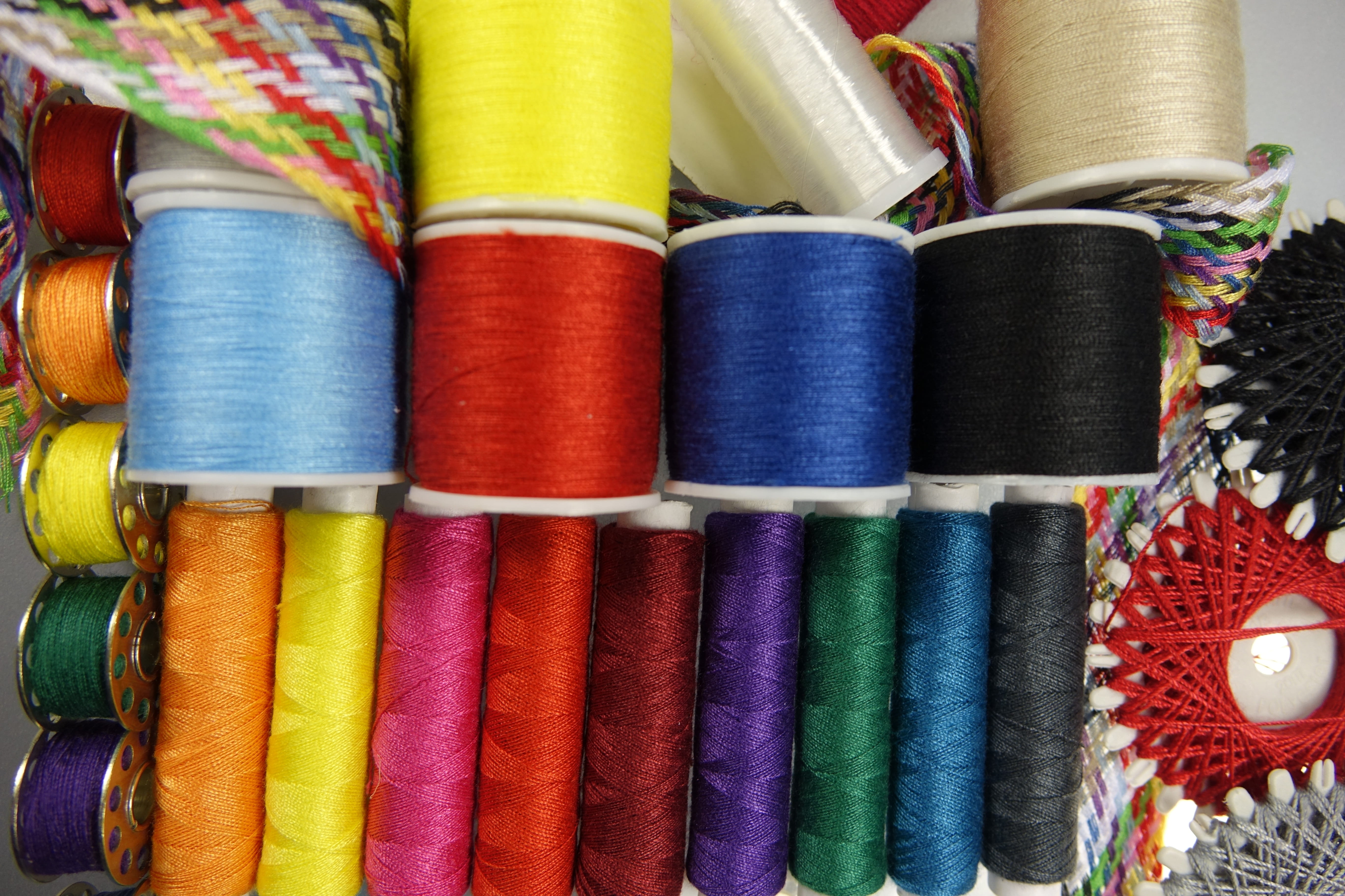 5K, arrangement, sewing kits, indoors, hobby, side by side, close-up, textile industry, full frame, multi colored, bobbin, choice, coil, backgrounds, variation, HD Wallpaper