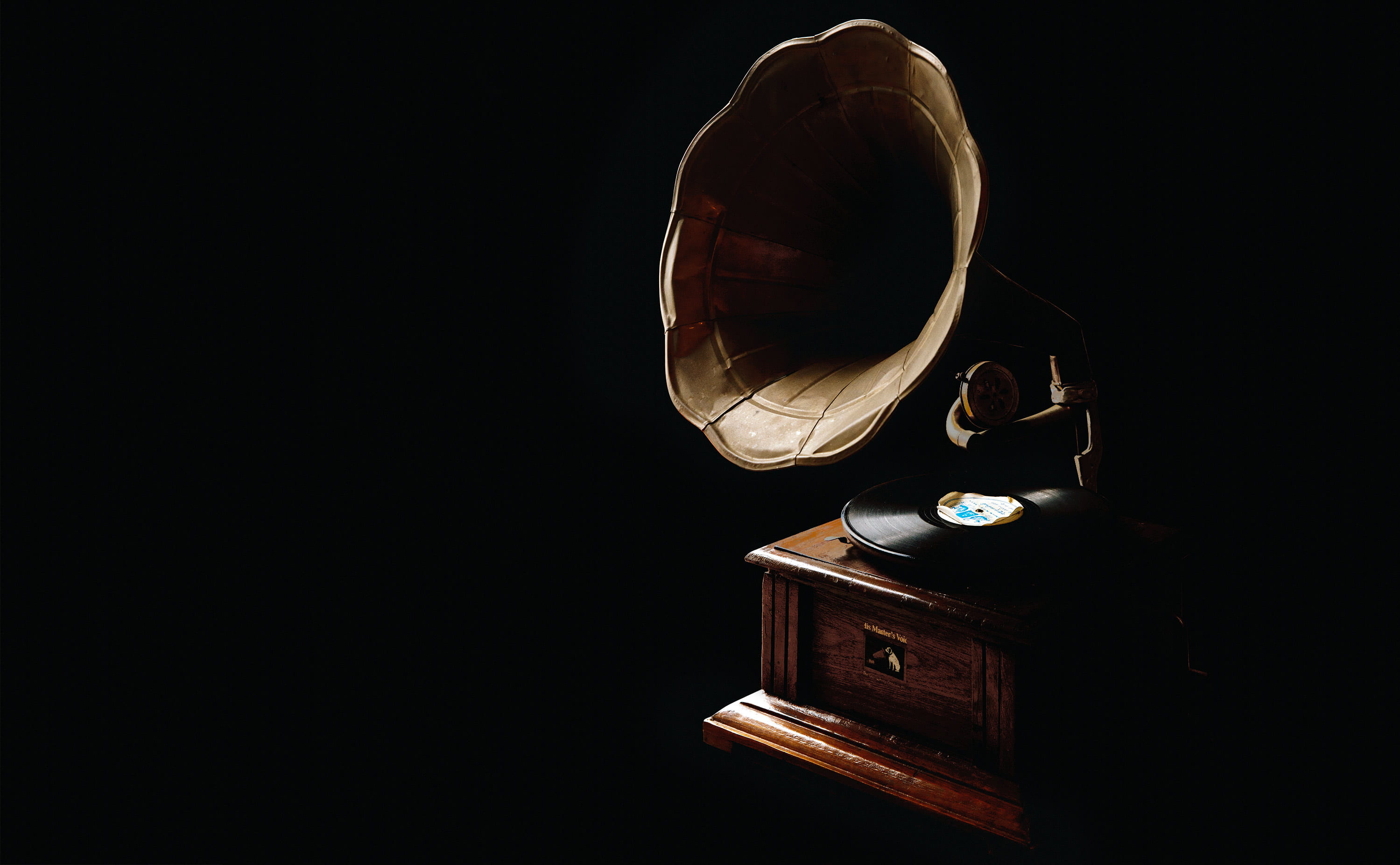 dark, copy space, still life, studio shot, arts culture and entertainment, focus, 2K, technology, wood - material, projection, record, analog, gramophone, HD Wallpaper