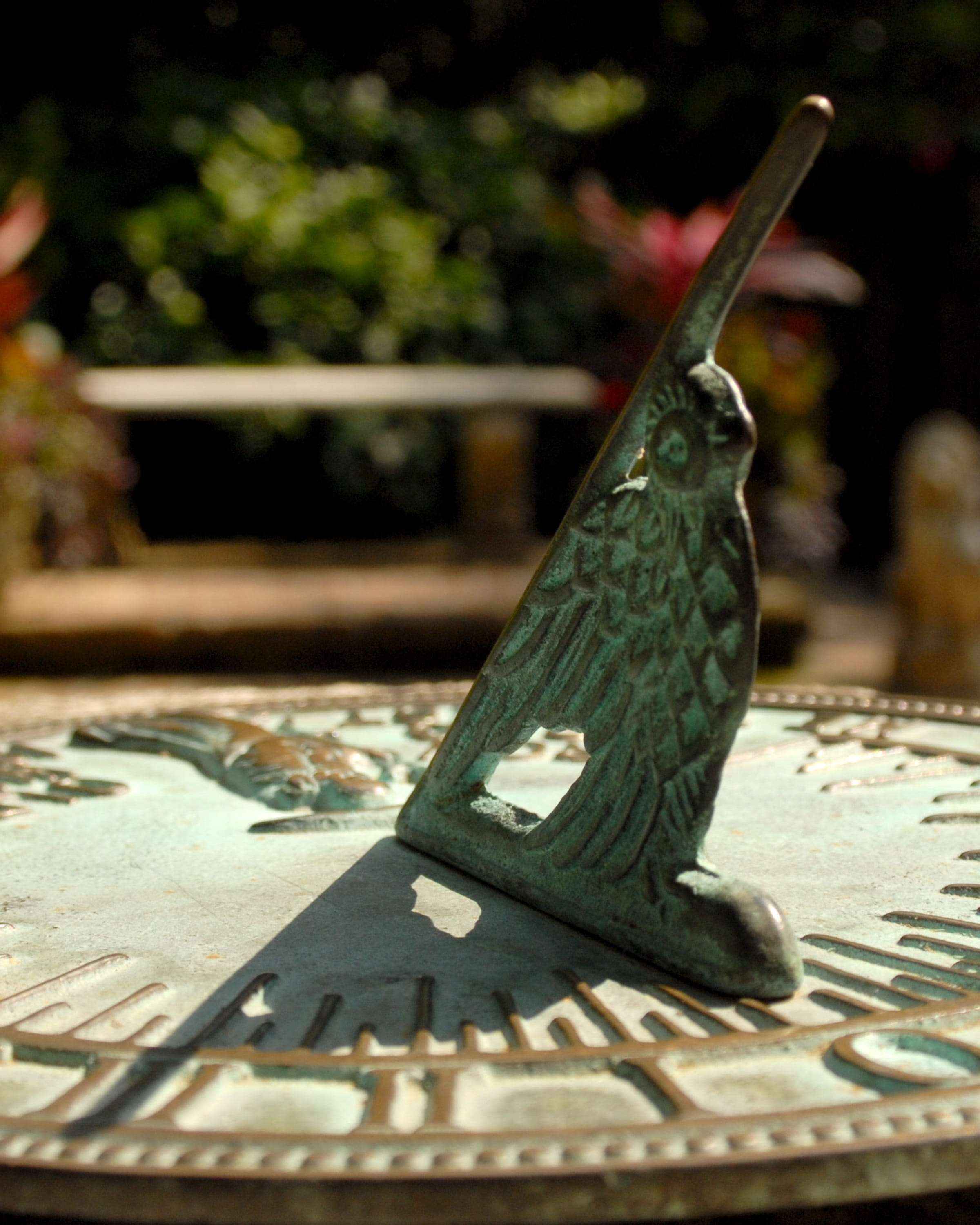 selective focus, nostalgic, table, Dial, retro, process, vintage, instrument, metal, outdoors, nature, navigational, processing, style, sun, one animal, Phone HD Wallpaper