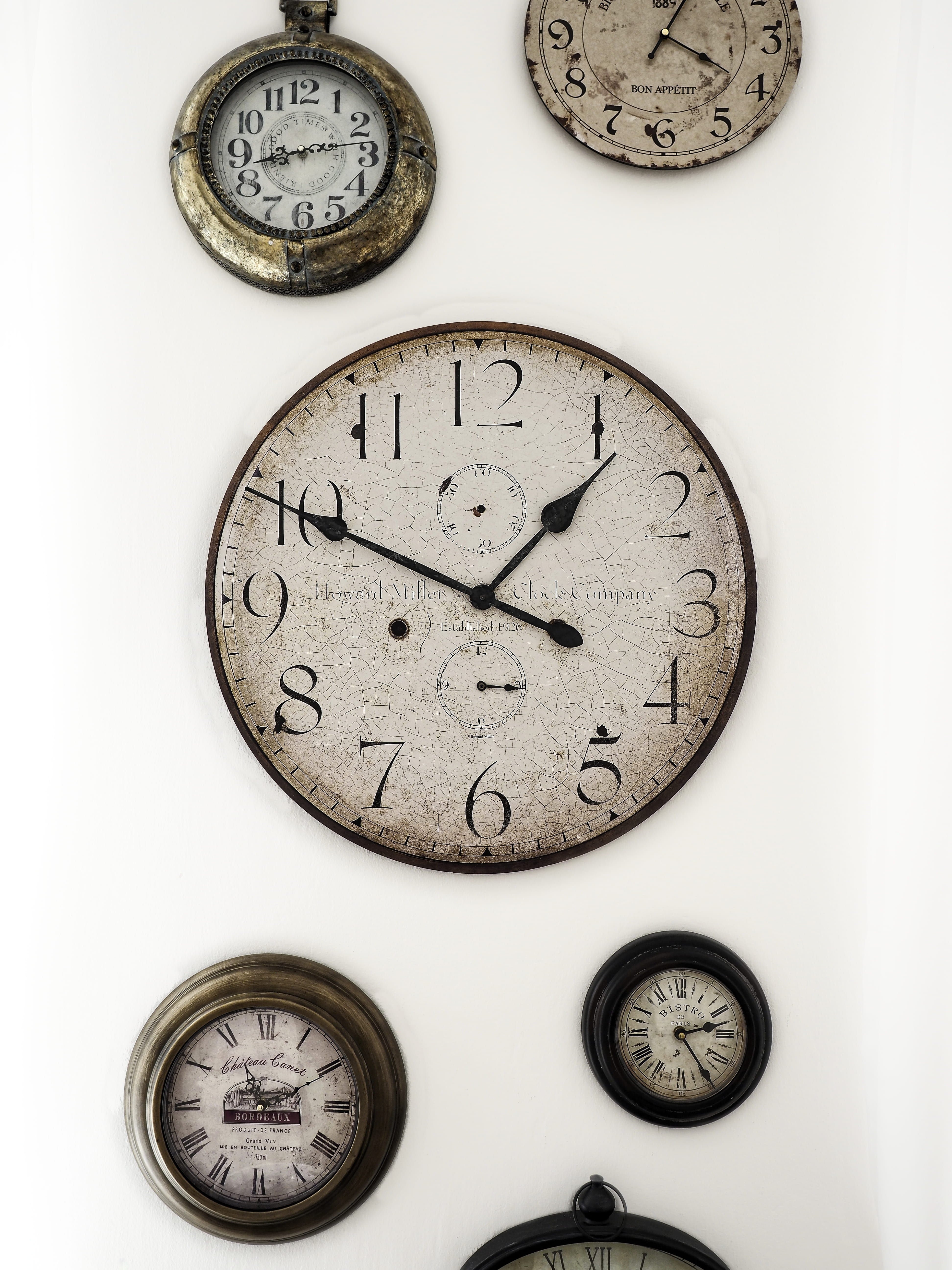 analog, checking the time, 5K, antique, close-up, minimalist, time warp, clocks, watch, white, instrument of time, warp, circle, minimalism, clock hand, Phone HD Wallpaper