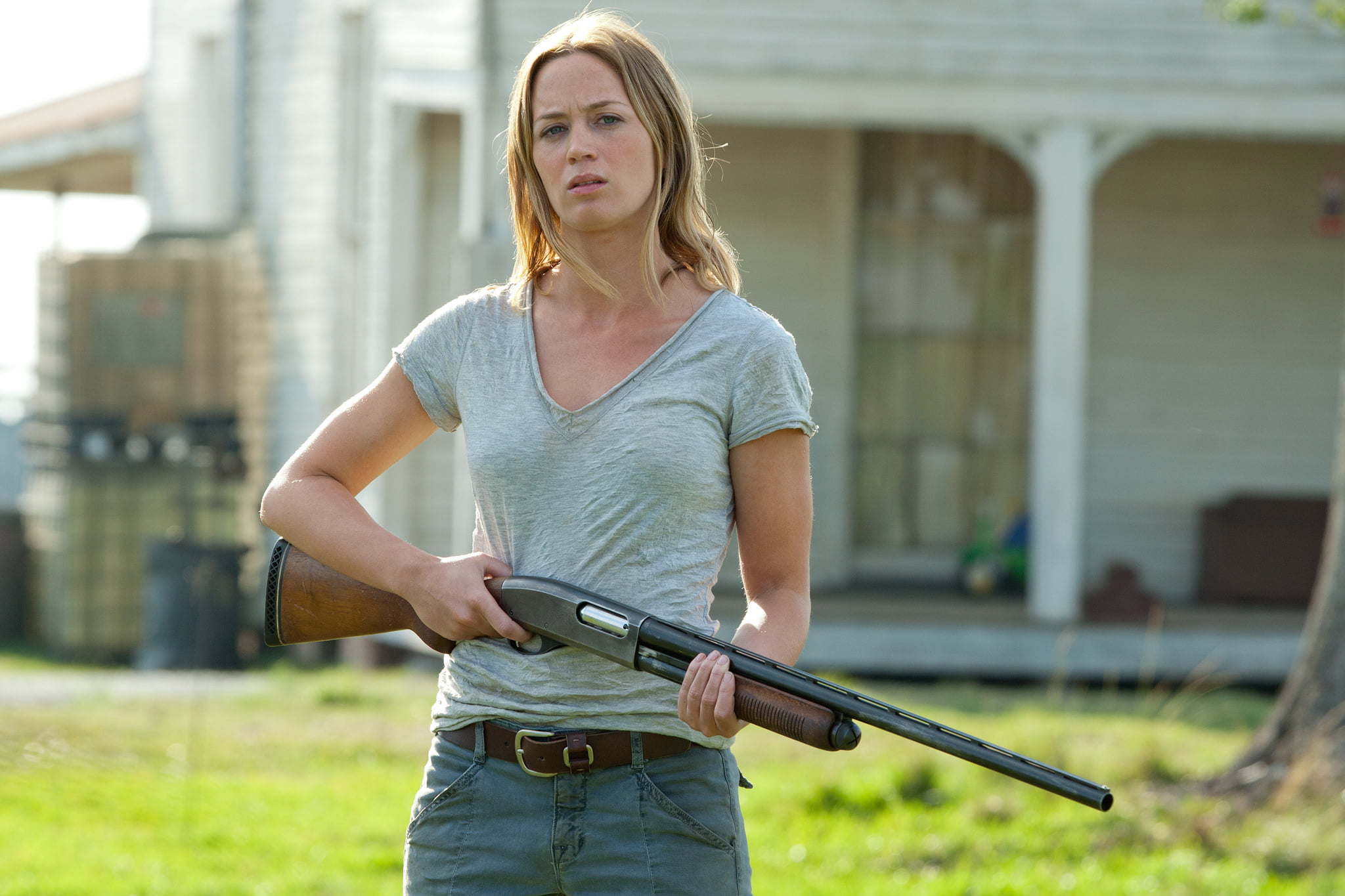 women, standing, building exterior, one person, young adult, front view, three quarter length, music, 1080P, hairstyle, holding, day, young women, weapons, HD Wallpaper