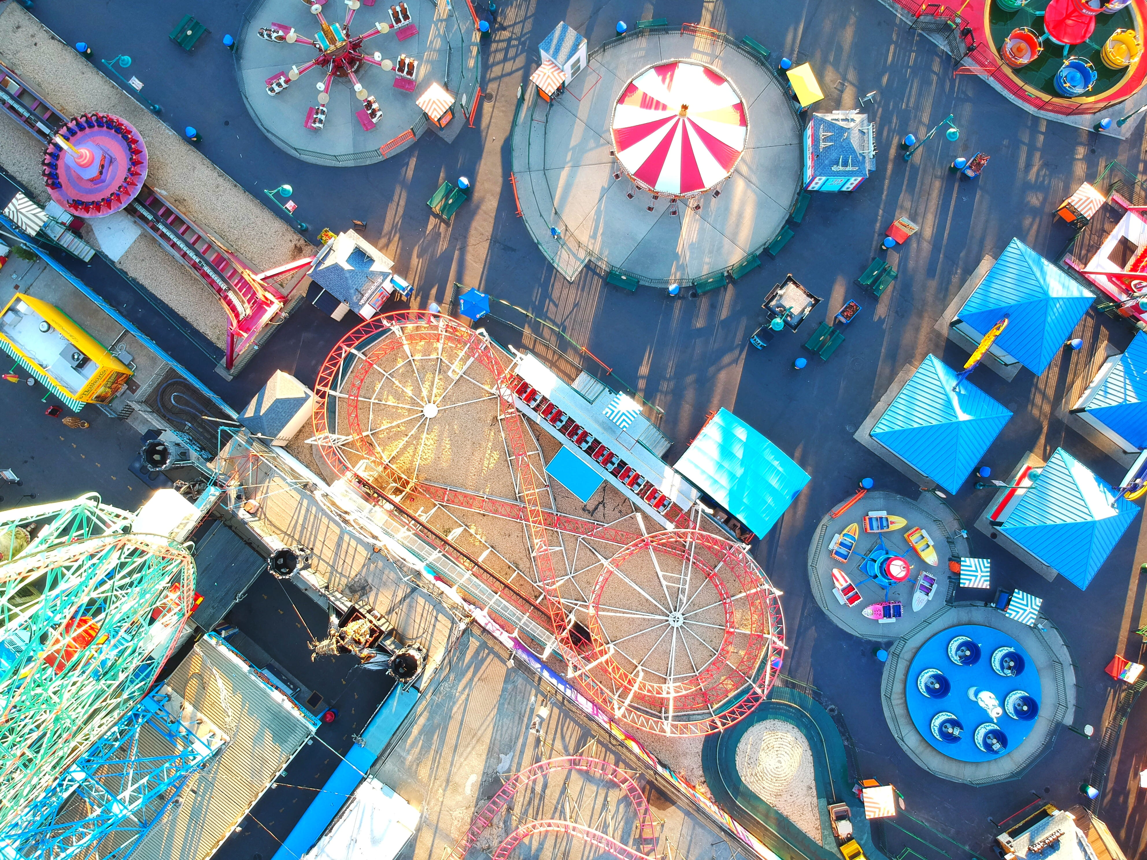 rollercoaster, building exterior, aerial, built structure, park, lighting equipment, city, outdoors, drone, boat, amusement park ride, top, no people, architecture, HD Wallpaper