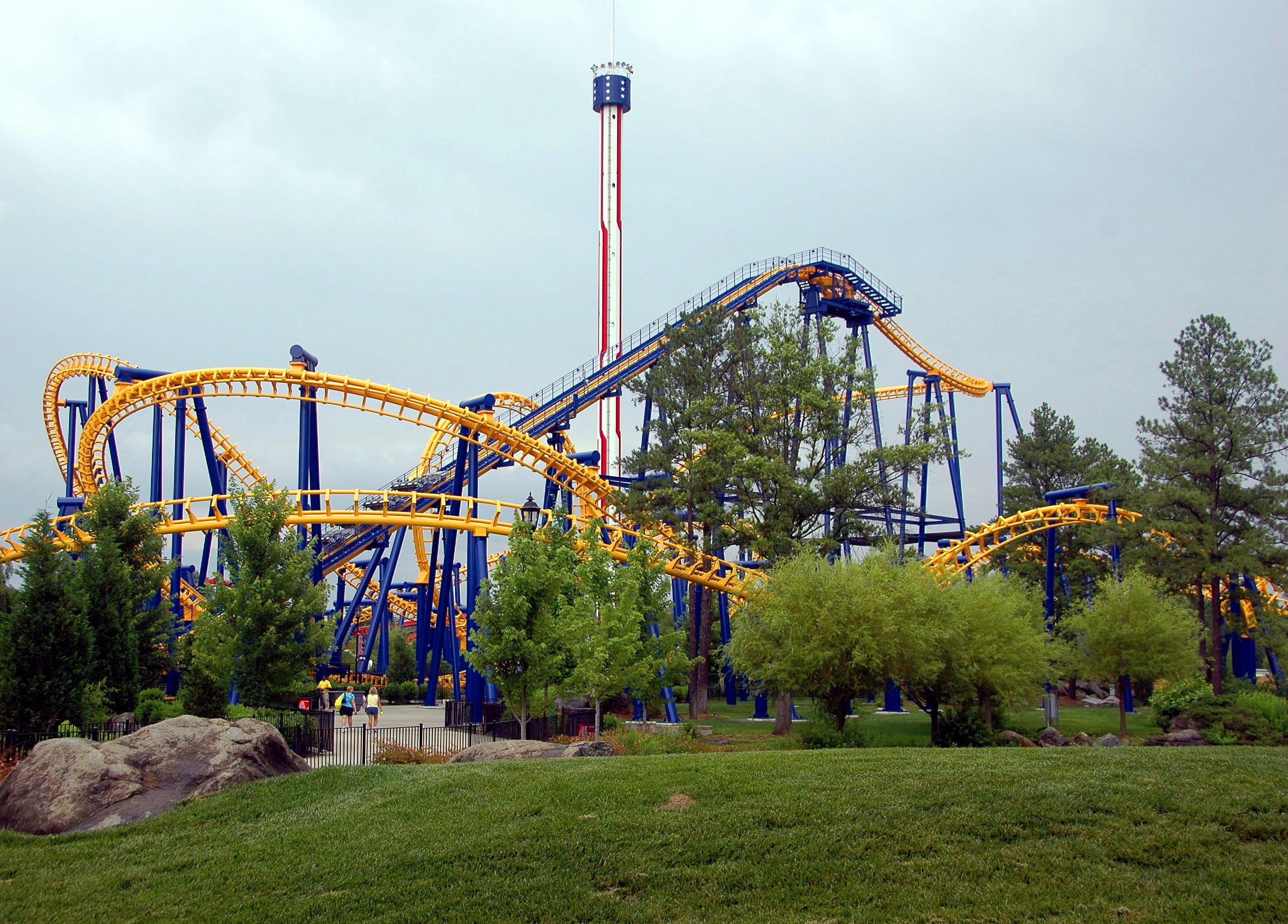 architecture, nature, incidental people, green color, sky, summer, tree, outdoors, Rollercoaster, speed, vacation, attraction, american, amusement park ride, HD Wallpaper