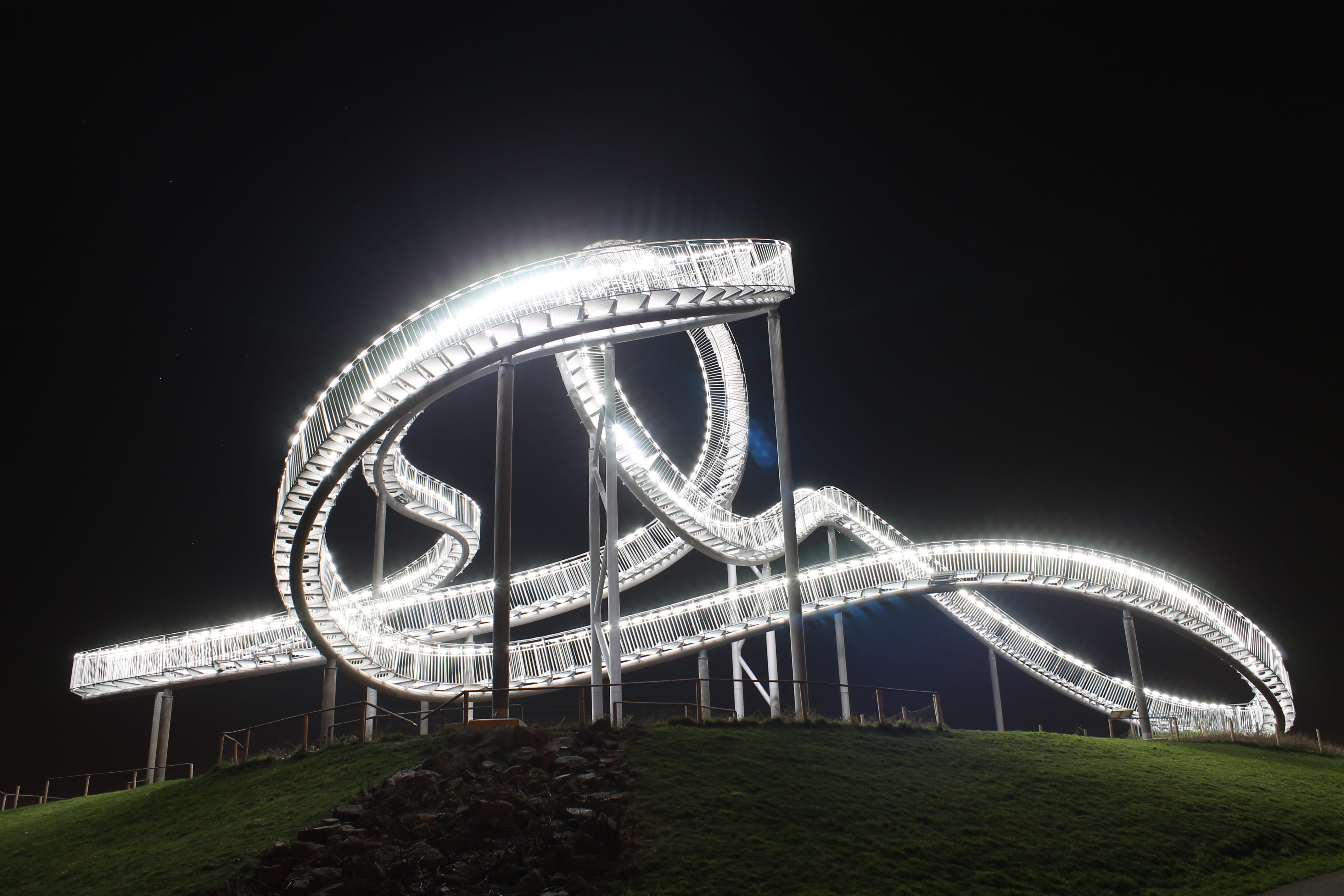outdoors, nature, built structure, text, sky, night, illuminated, 4K, landmark, message, roller coaster, business, positive emotion, amusement park, western script, HD Wallpaper