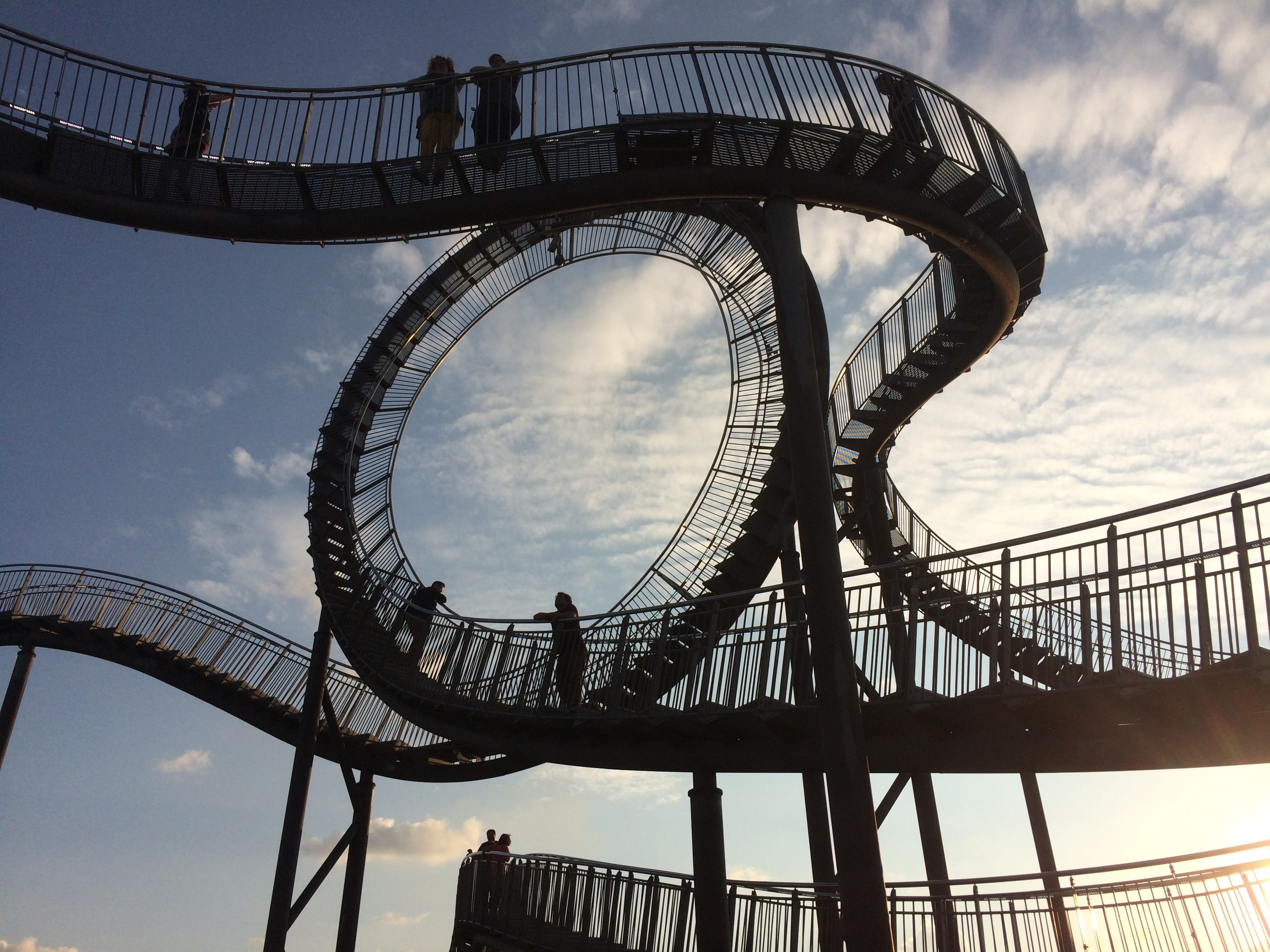 excitement, arts culture and entertainment, sculpture, looping, lifestyles, amusement park, travel destinations, sky, 2K, group of people, dump, nature, HD Wallpaper
