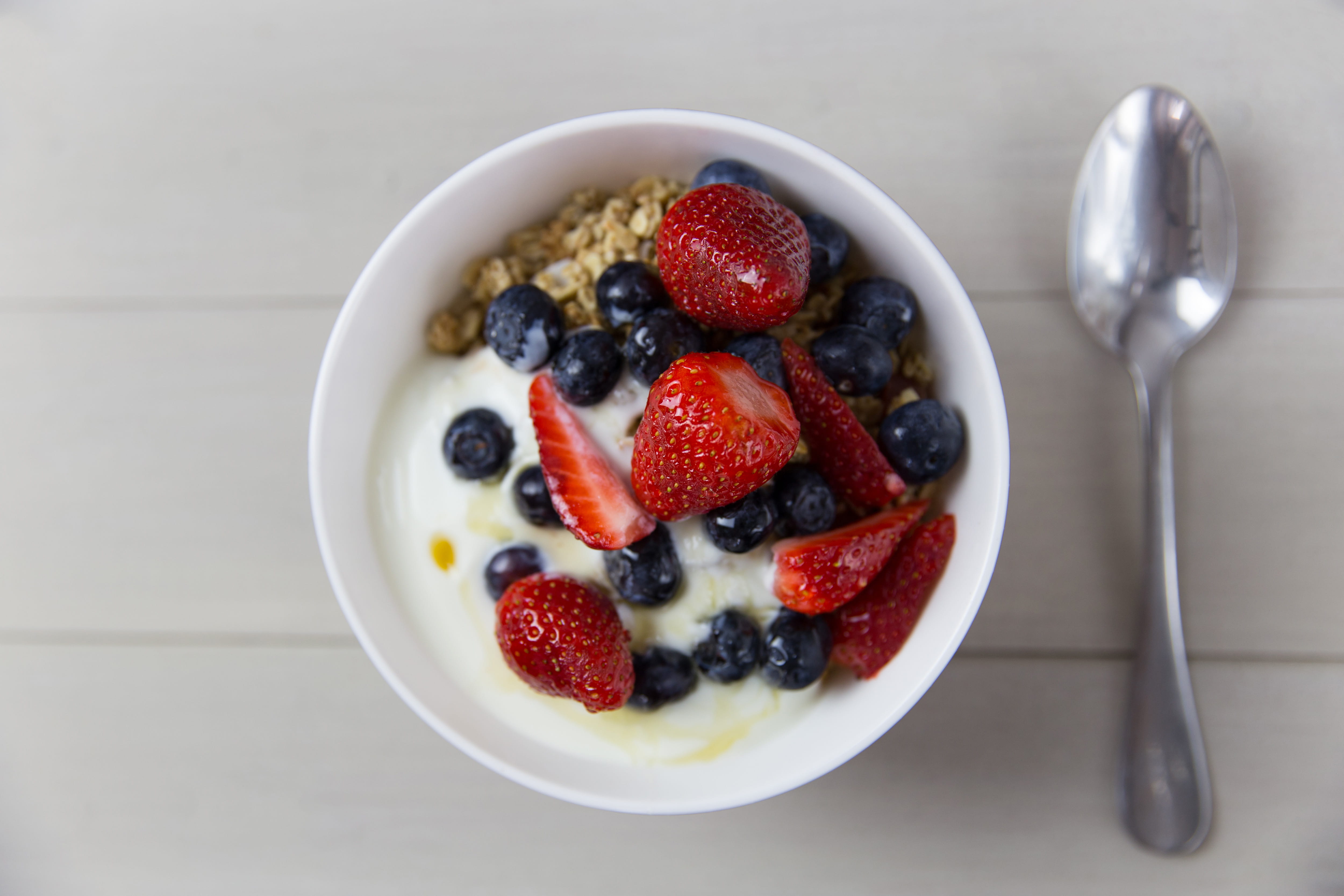 porridge, dessert, meal, gourmet, blueberry, spoon, granola, strawberry, close-up, 4K, dairy product, healthy lifestyle, indoors, no People, organic, breakfast, HD Wallpaper