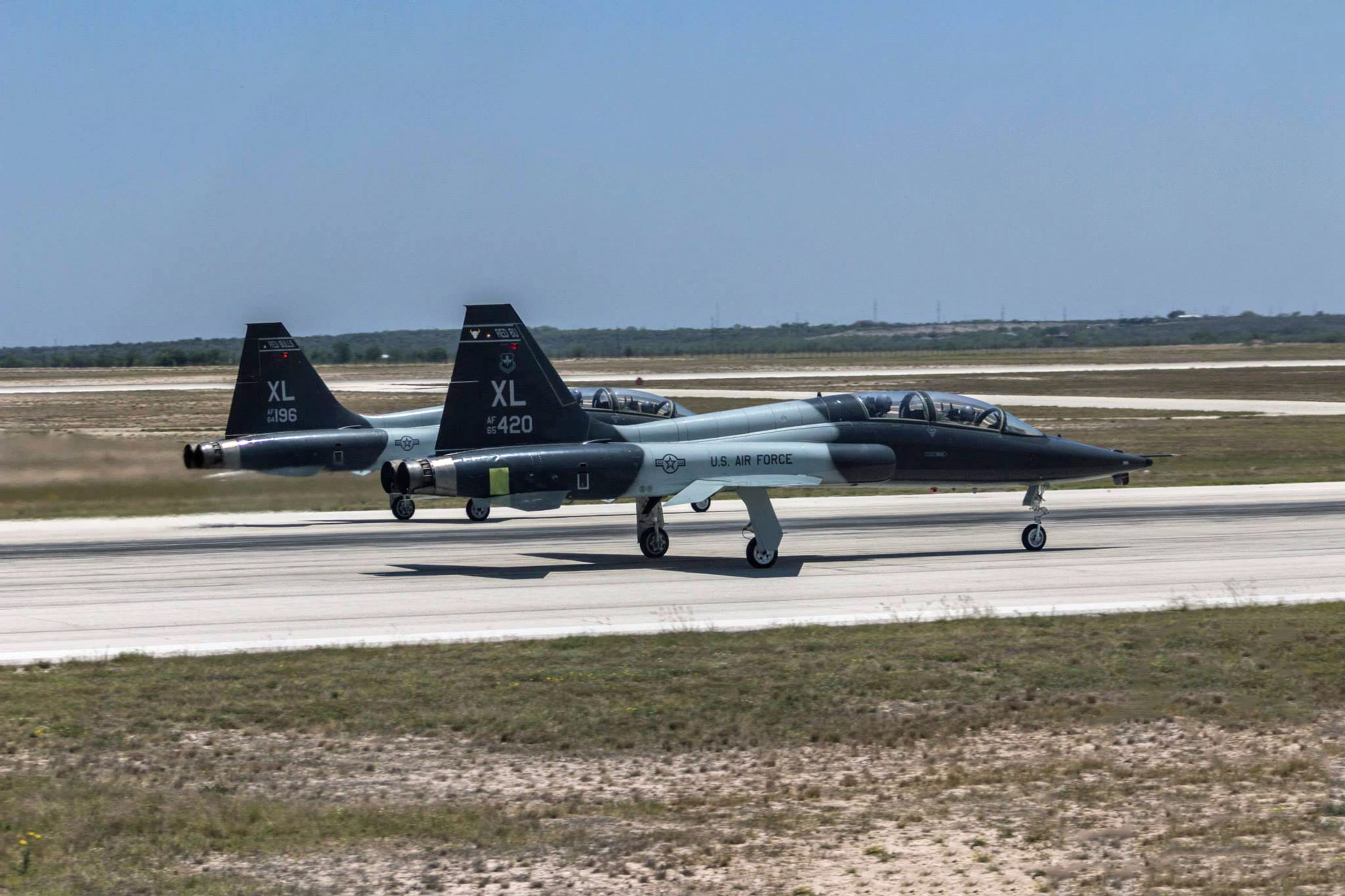 day, 2K, airfield, plane, army, air, aircraft, flight, nature, aviation, speed, transportation, copy space, talon, usa, air force, airport runway, trainer, HD Wallpaper