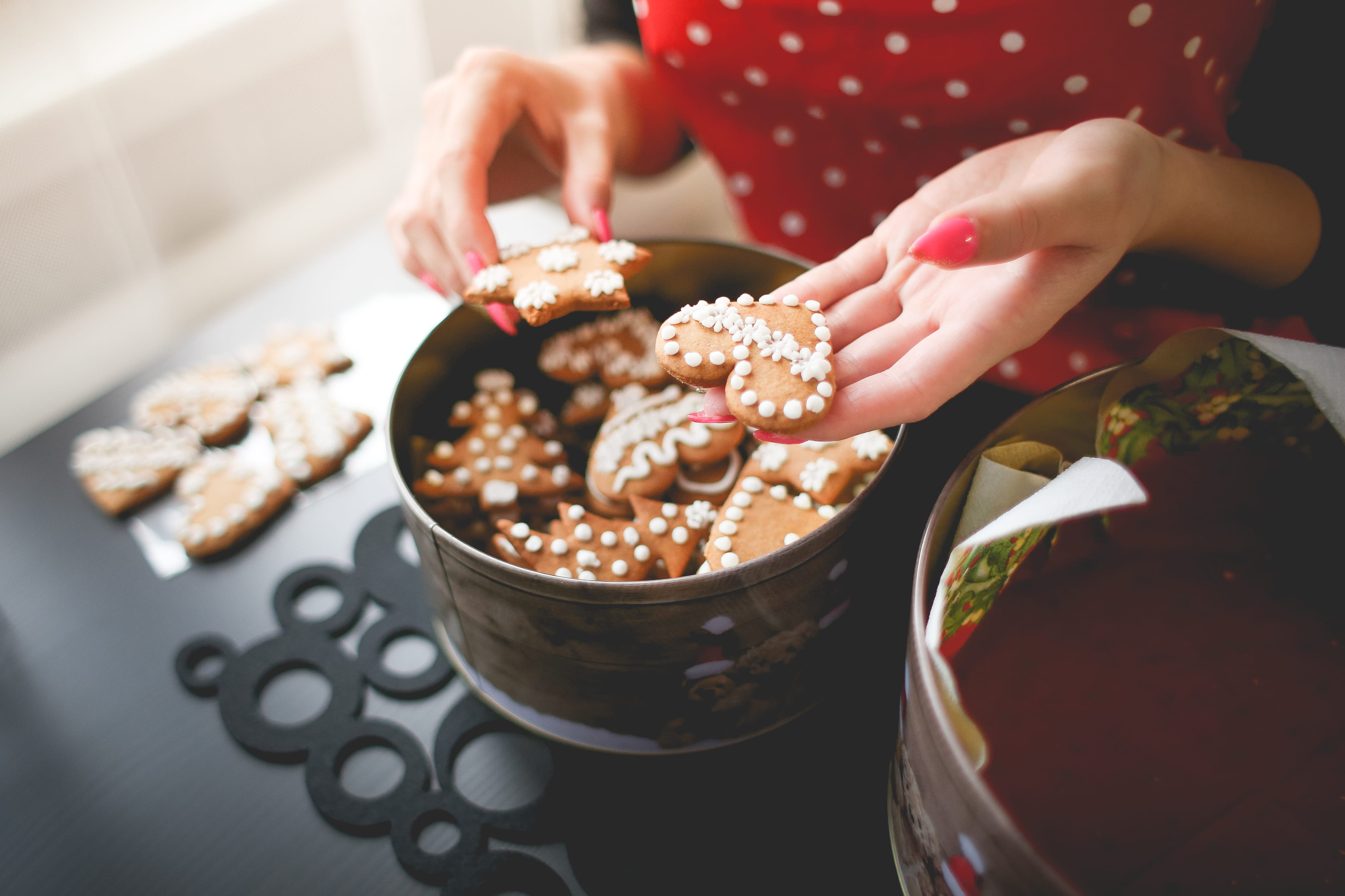 child, christmas time, hand, childhood, foodie, love, holidays, winter, food, sweet, cookies, hearts, offspring, freshly, yummy, christmas baking, human hand, HD Wallpaper