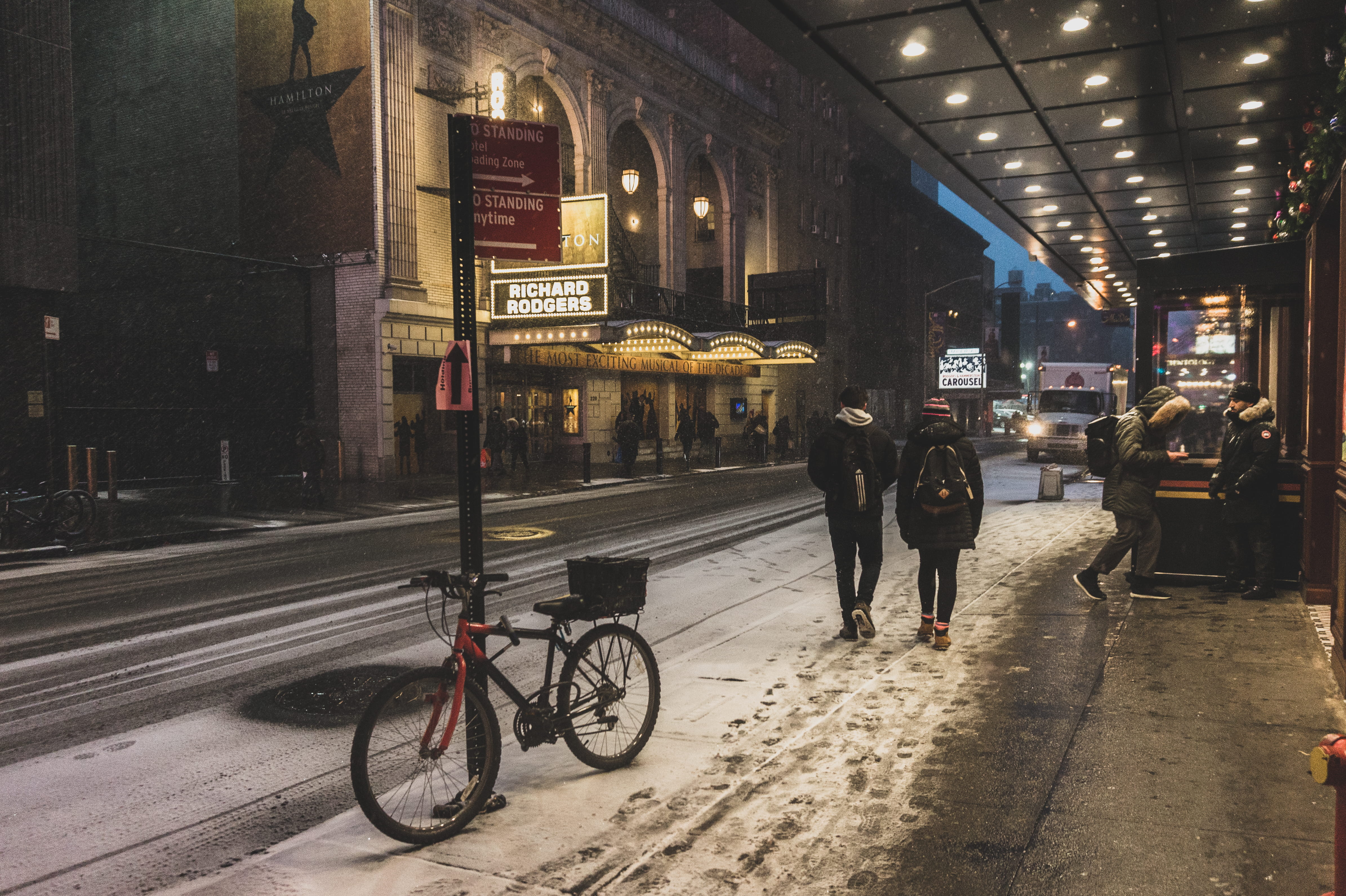 4K, real people, street, bike, sign, united states, show, men, transportation, built structure, bicycle, lifestyles, city, illuminated, new york, usa, HD Wallpaper